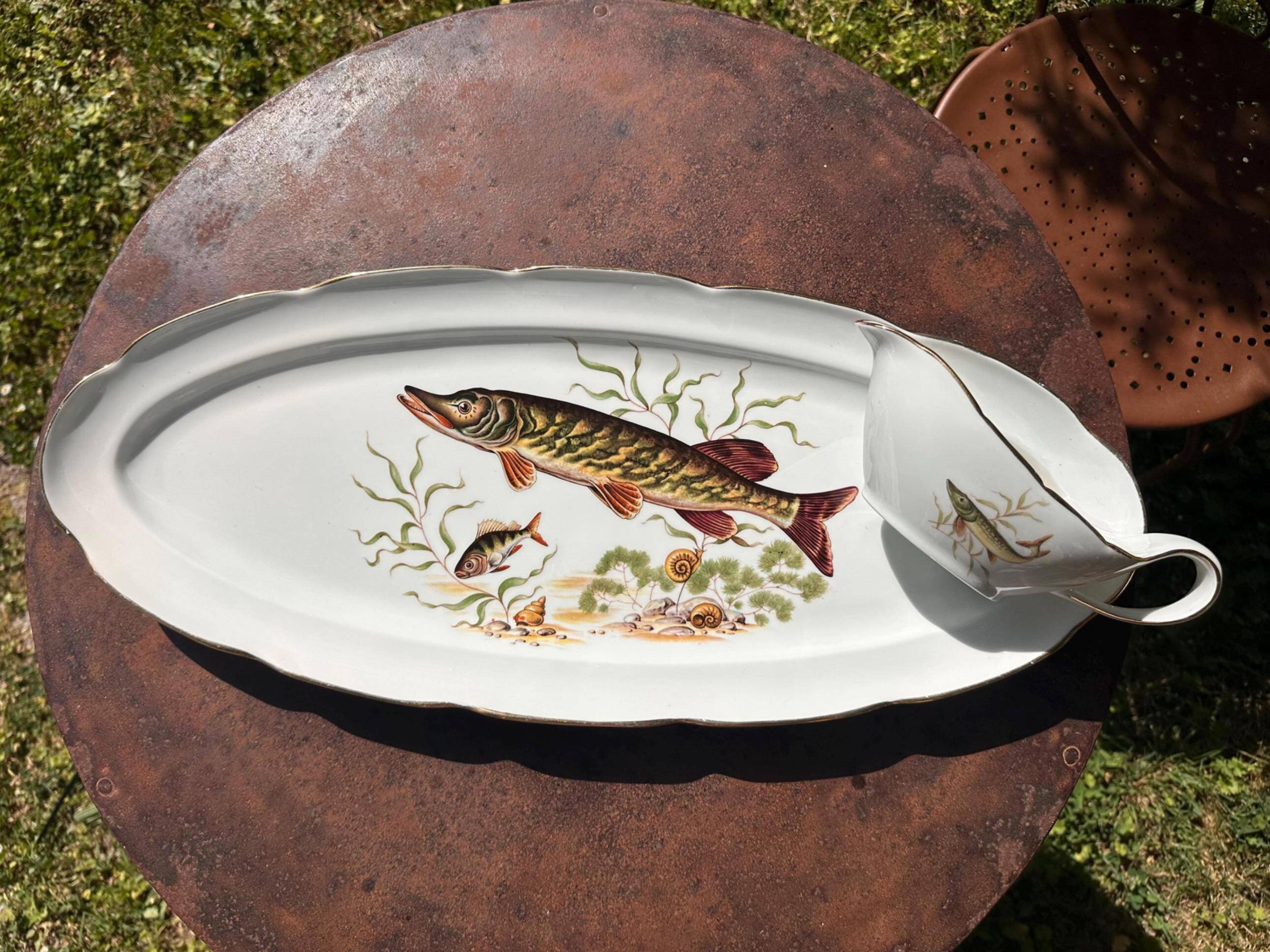 Large fish platter and its vintage porcelain sauce boat, decorated with pike.