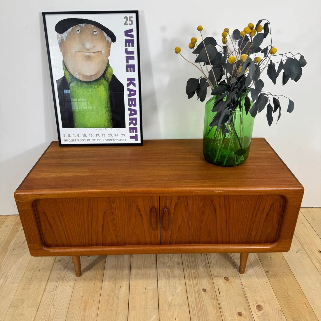 Sideboard bas Dyrlund avec portes escamotables en teck, Danemark 1960
