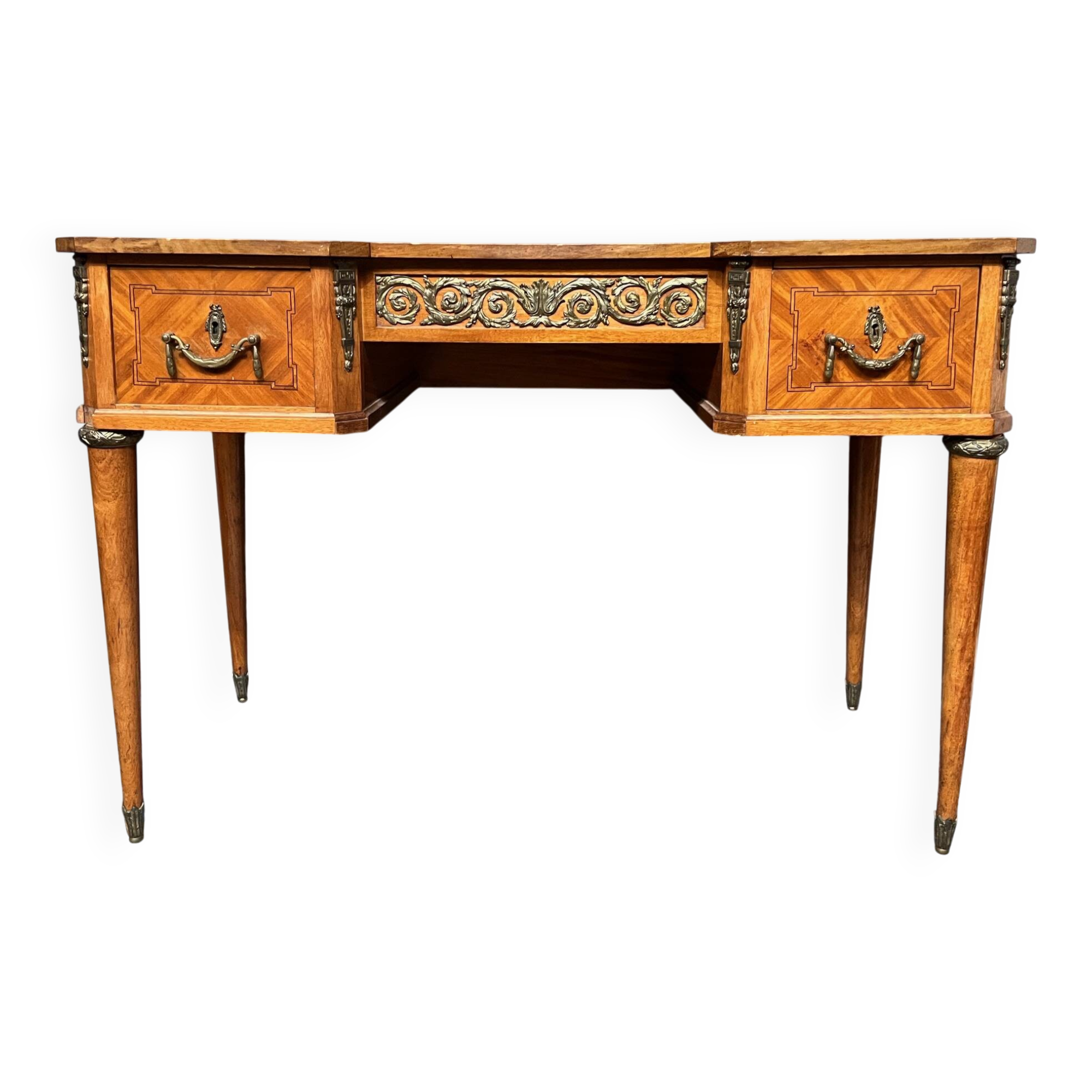 Louis XVI style marquetry desk. The top is decorated with green leather.