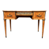 Louis XVI style marquetry desk. The top is decorated with green leather.
