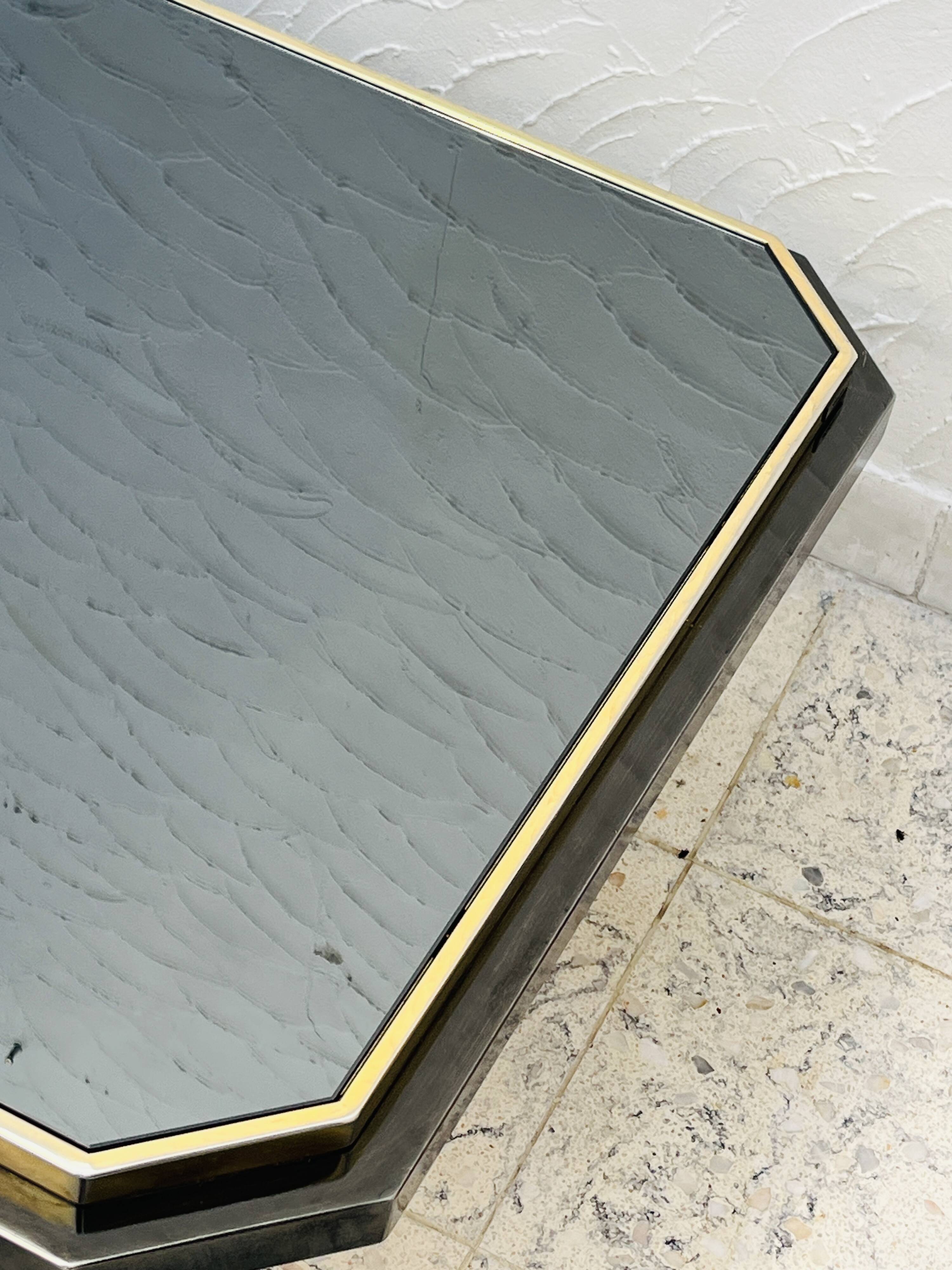 Table basse bicolore en laiton et miroir noir par Fedam