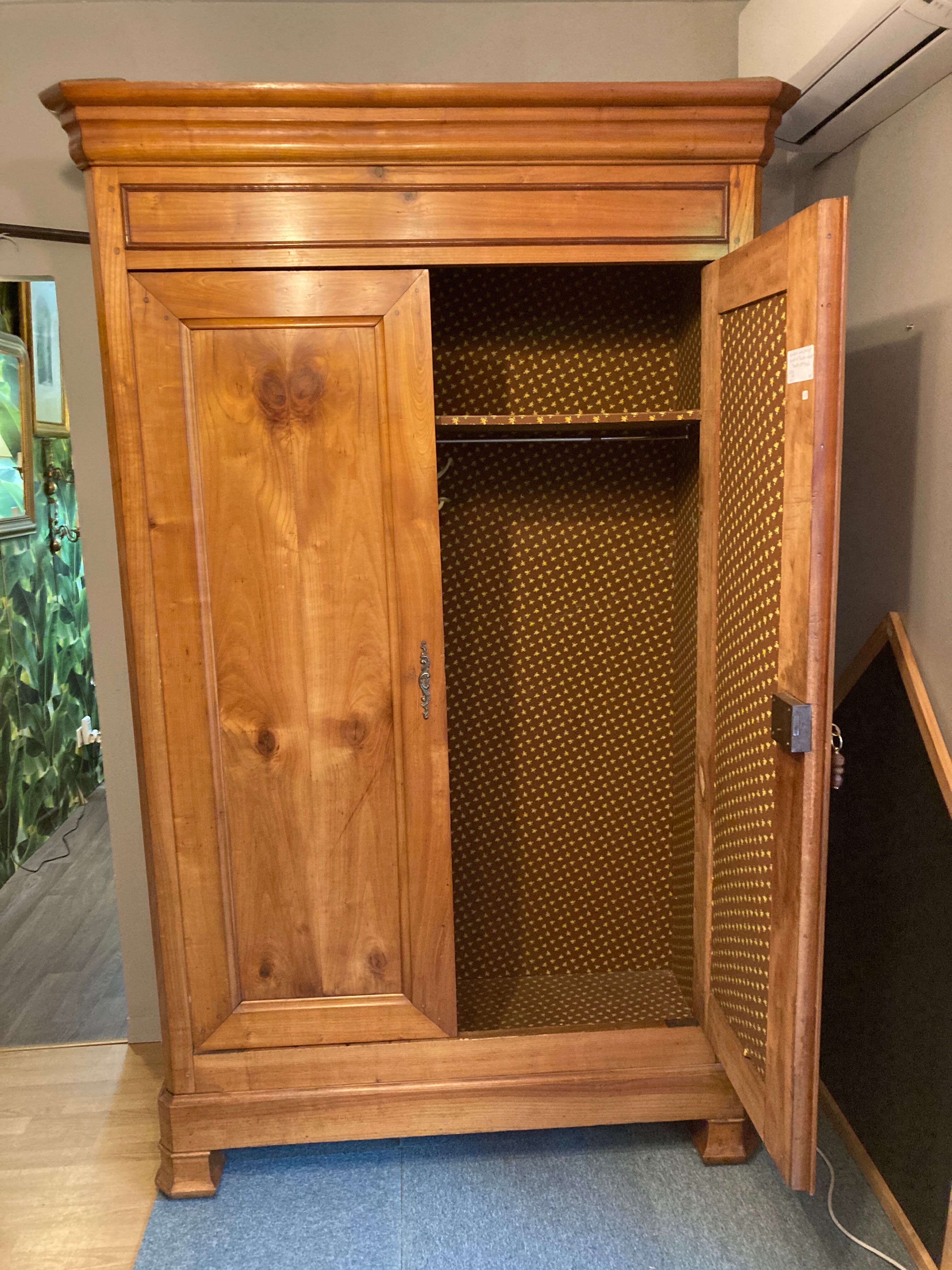 Wardrobe Louis Philippe