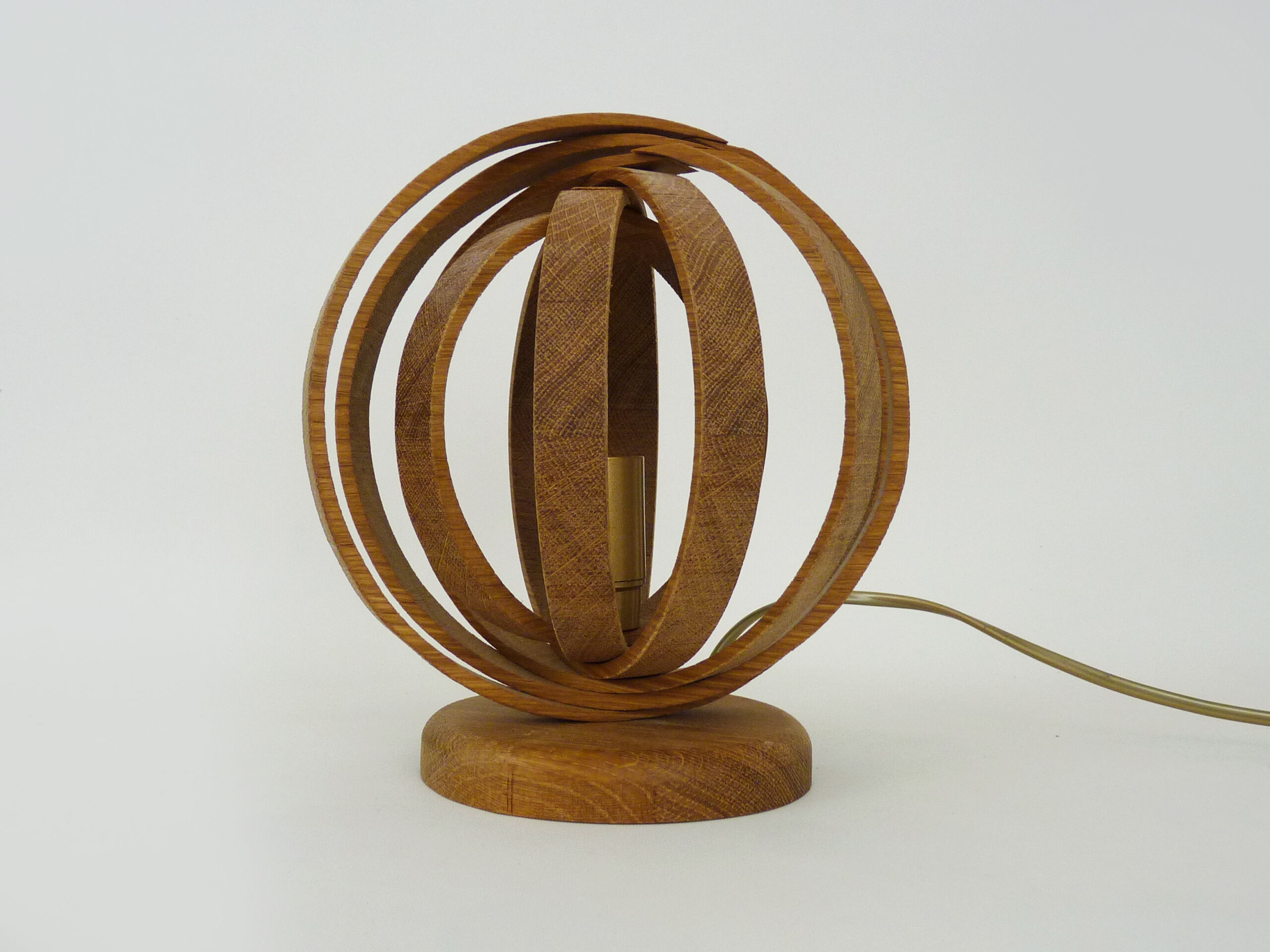 Modular lamp design in wood enaol