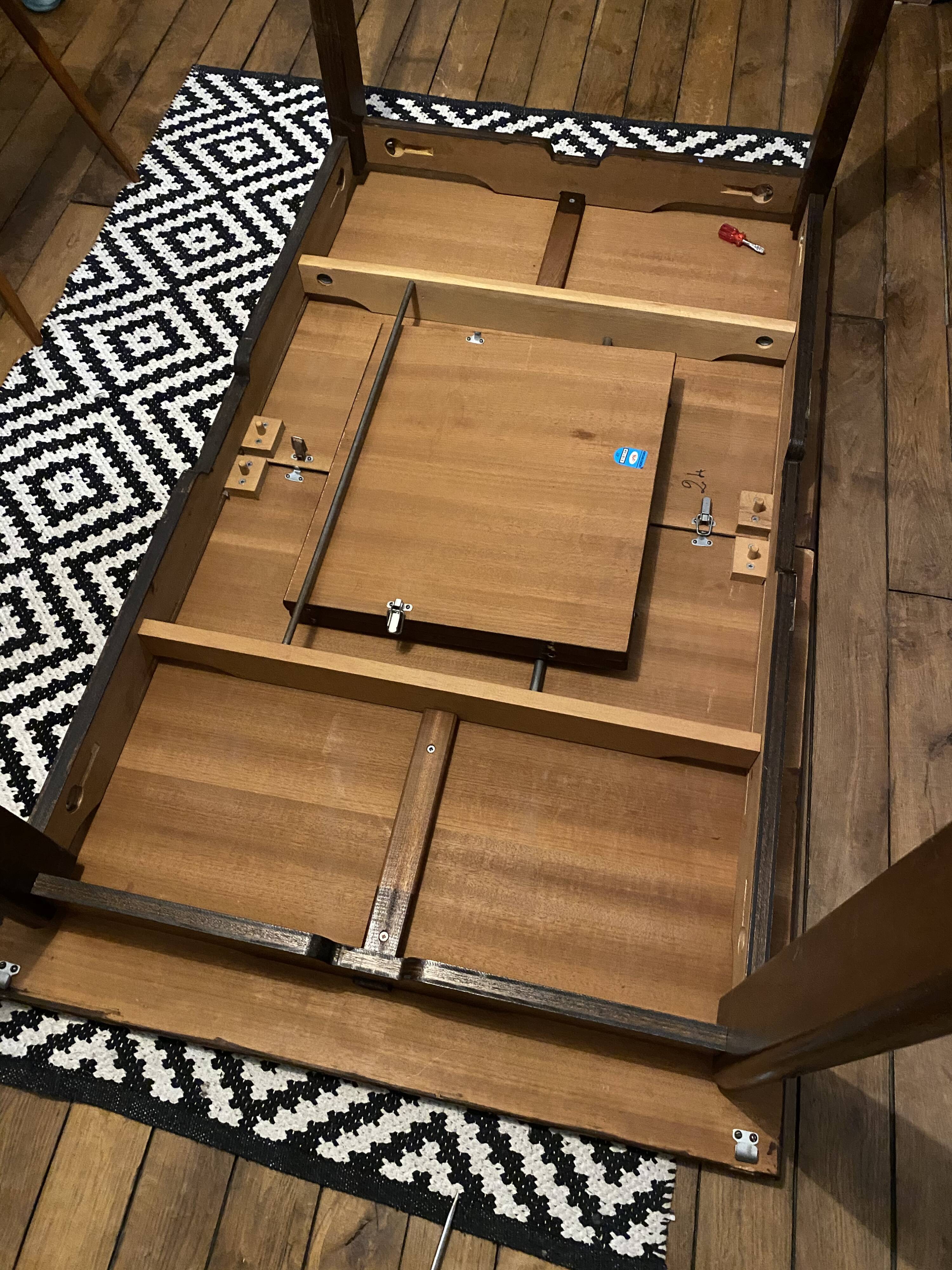 Extendable vintage dining table