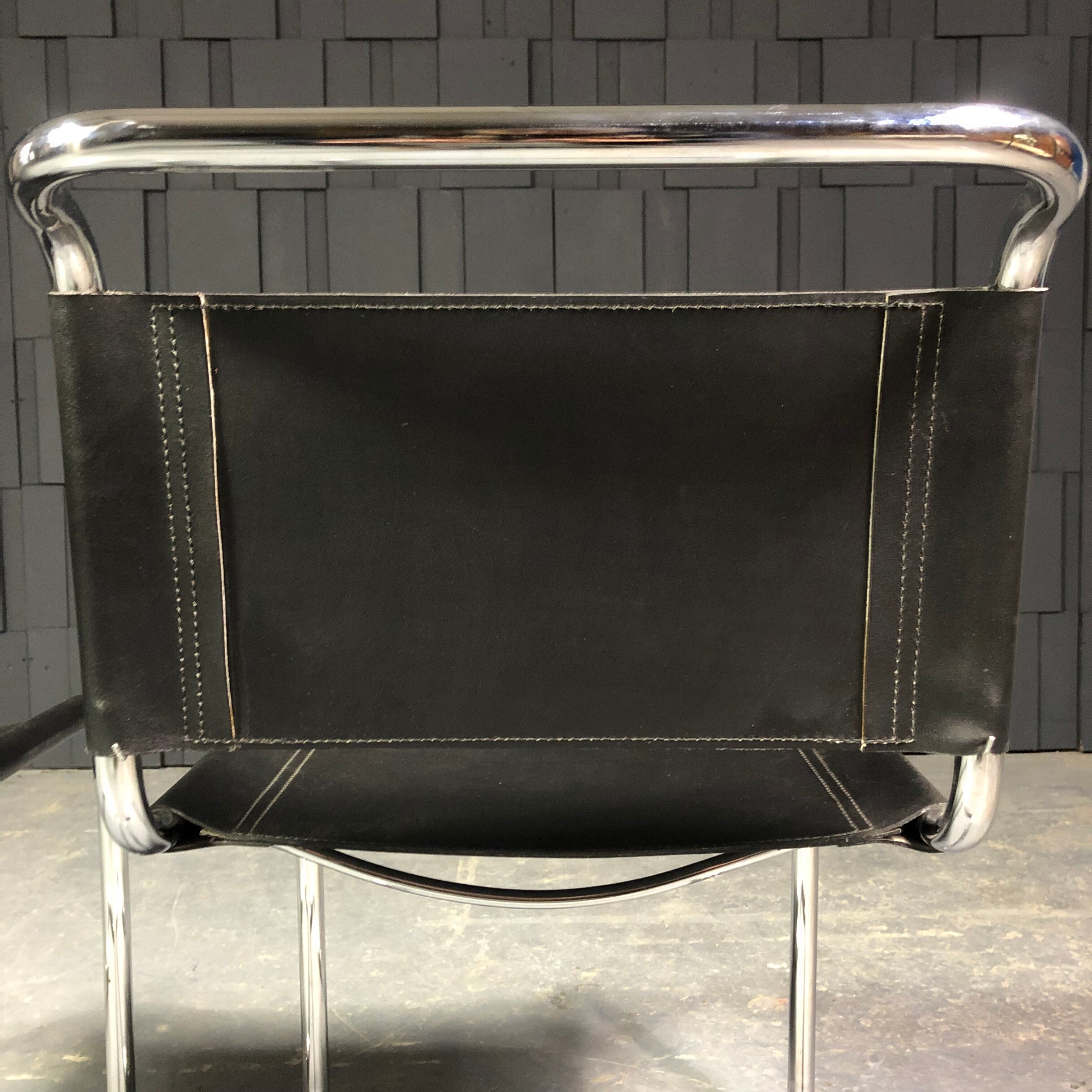Paire de chaises S33 cuir noir et chrome
