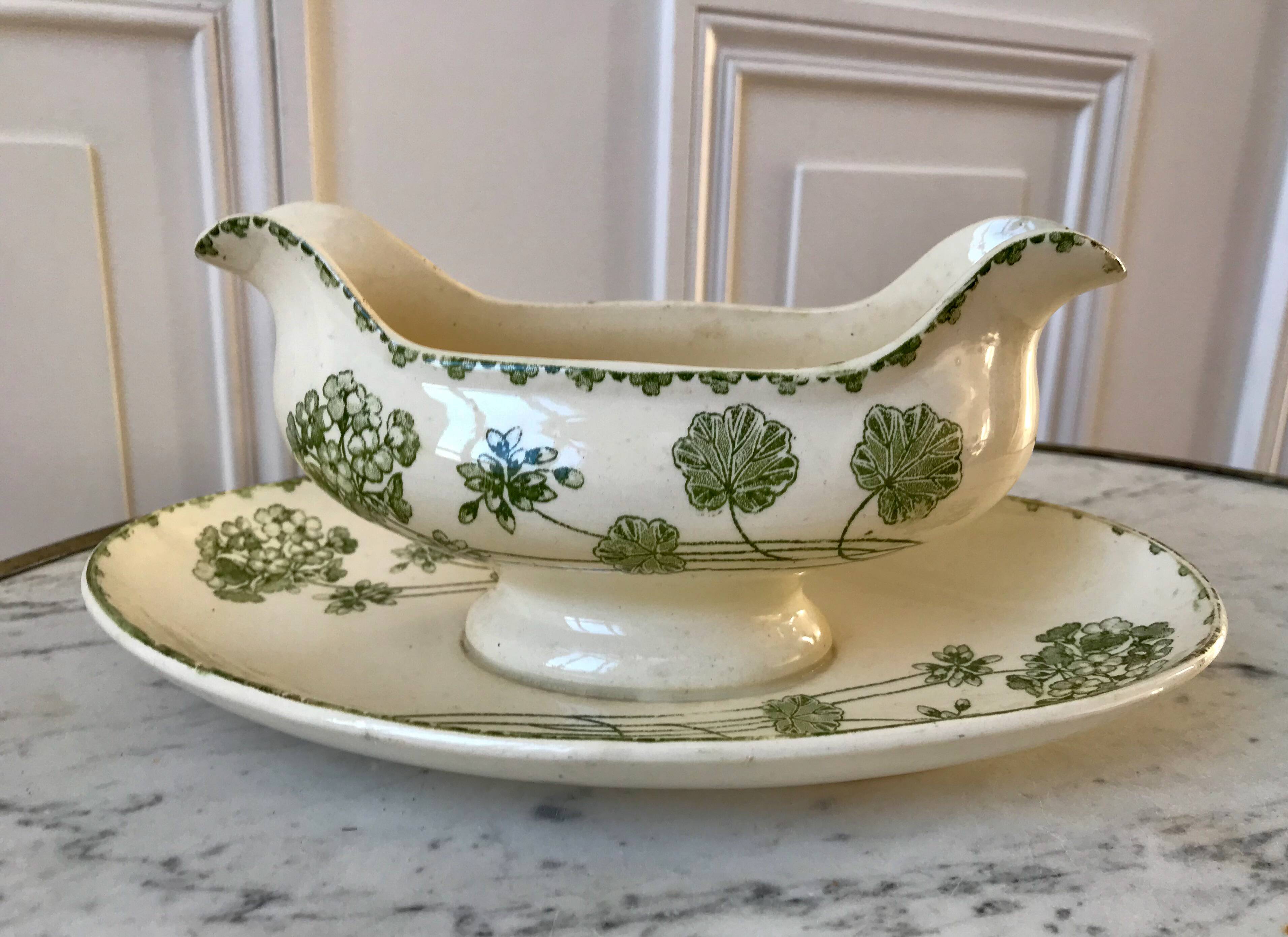 gravy boat in Terre de Fer Digoin Sarreguemines model "Géranium" green late 19th century