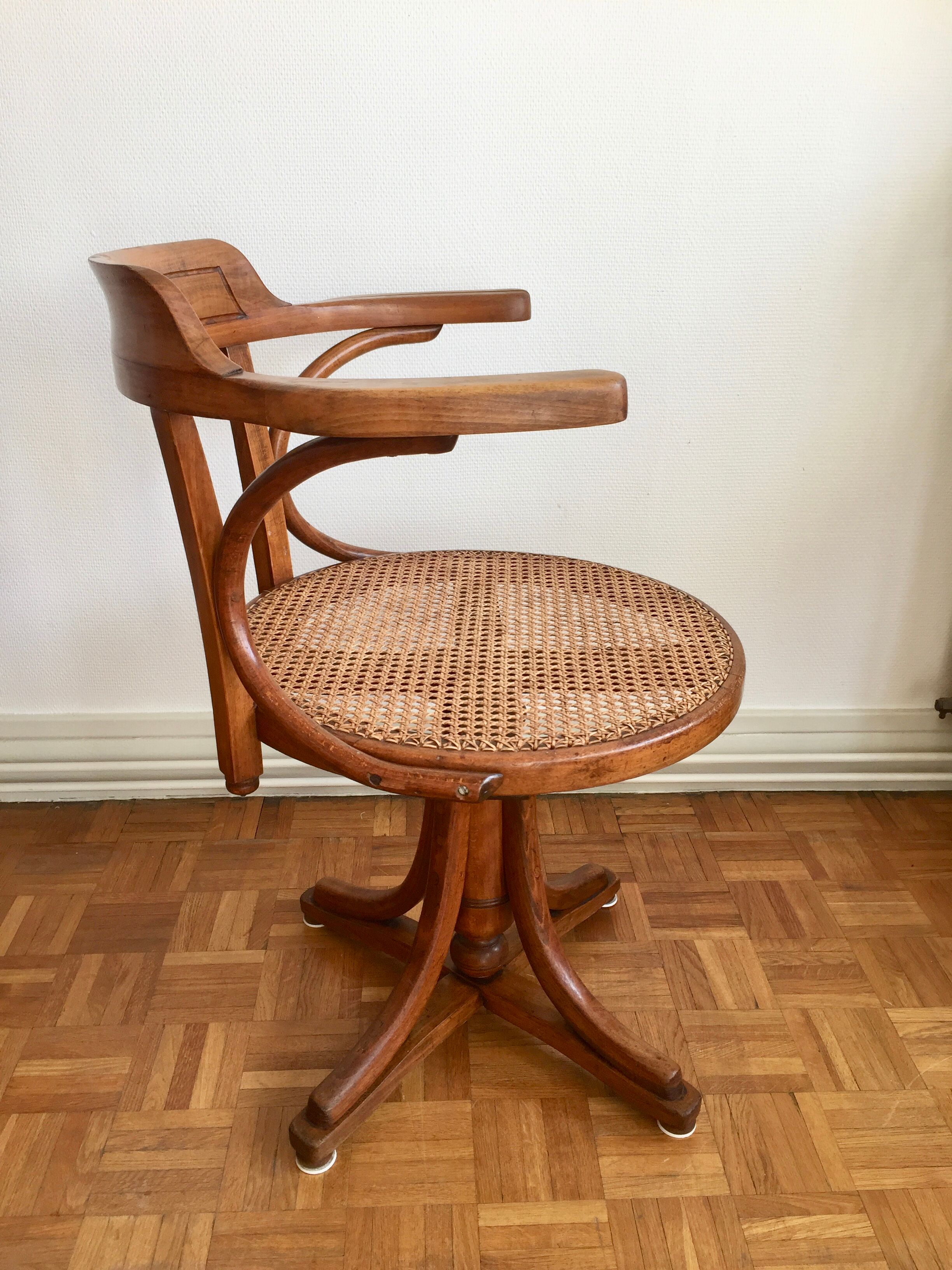 Fauteuil américain de bureau canné Baumann