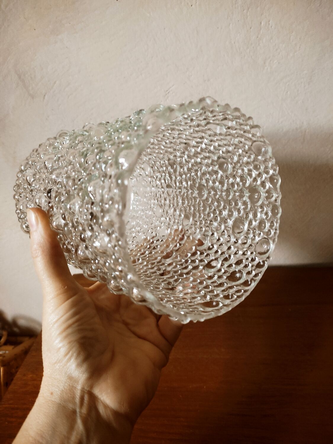 Cylindrical tulip in bubbled glass for suspension