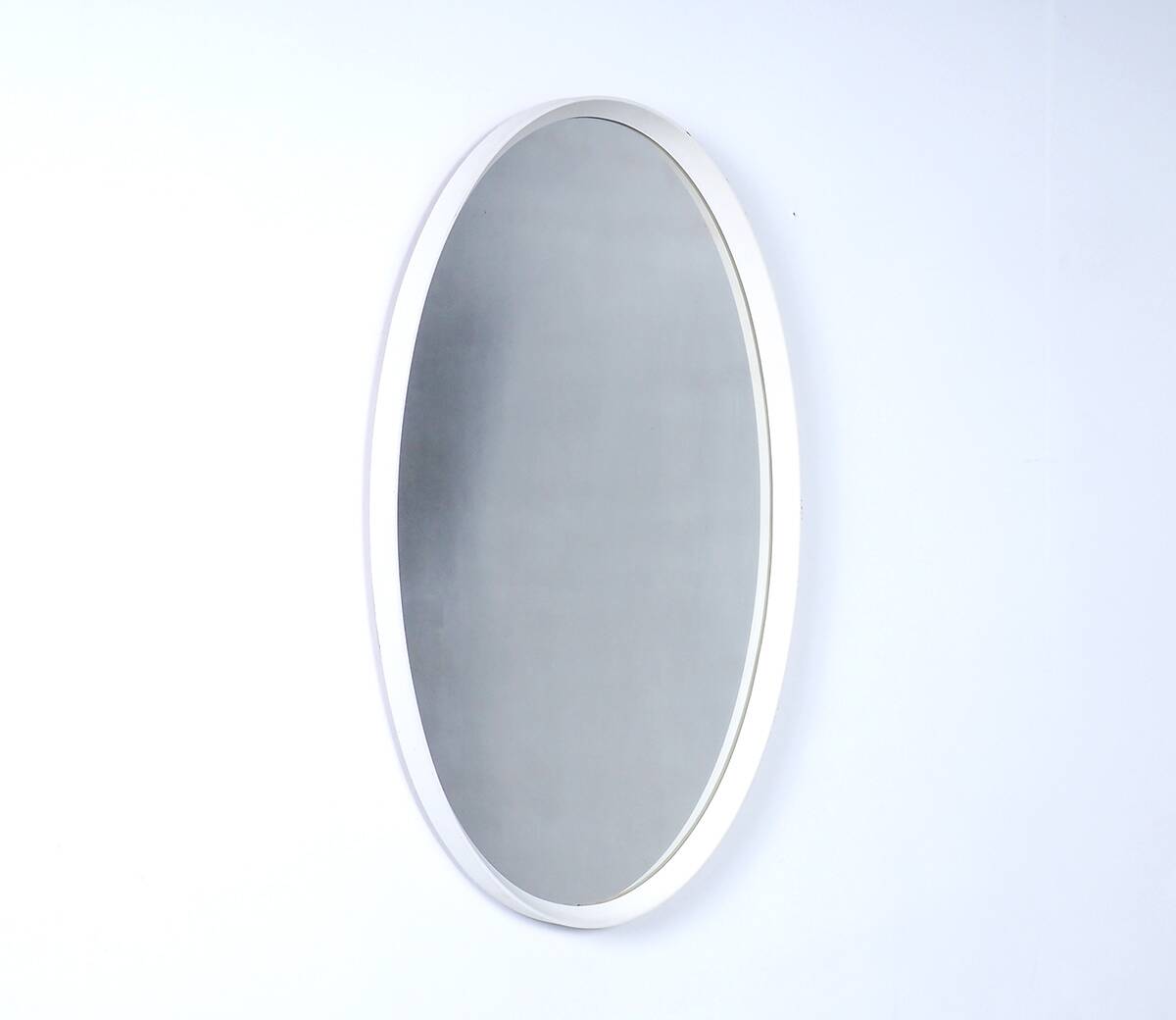 Miroir mural ovale en bois blanc, années 1960