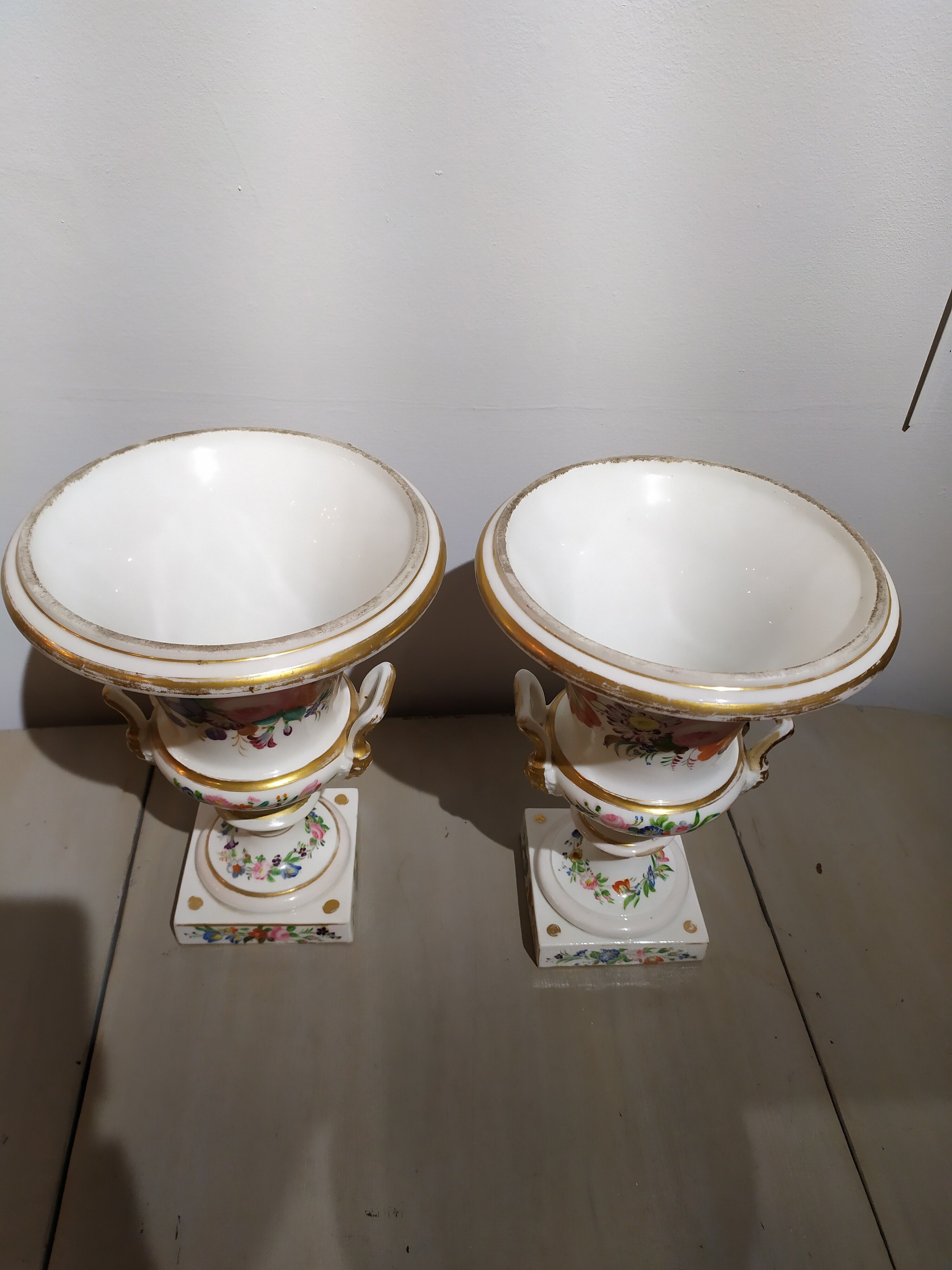 Paire de vases dits "Médicis"