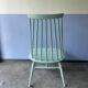 Chaise bâton blanche « Mademoiselle » du Finlandais Ilmari Tapiovaara