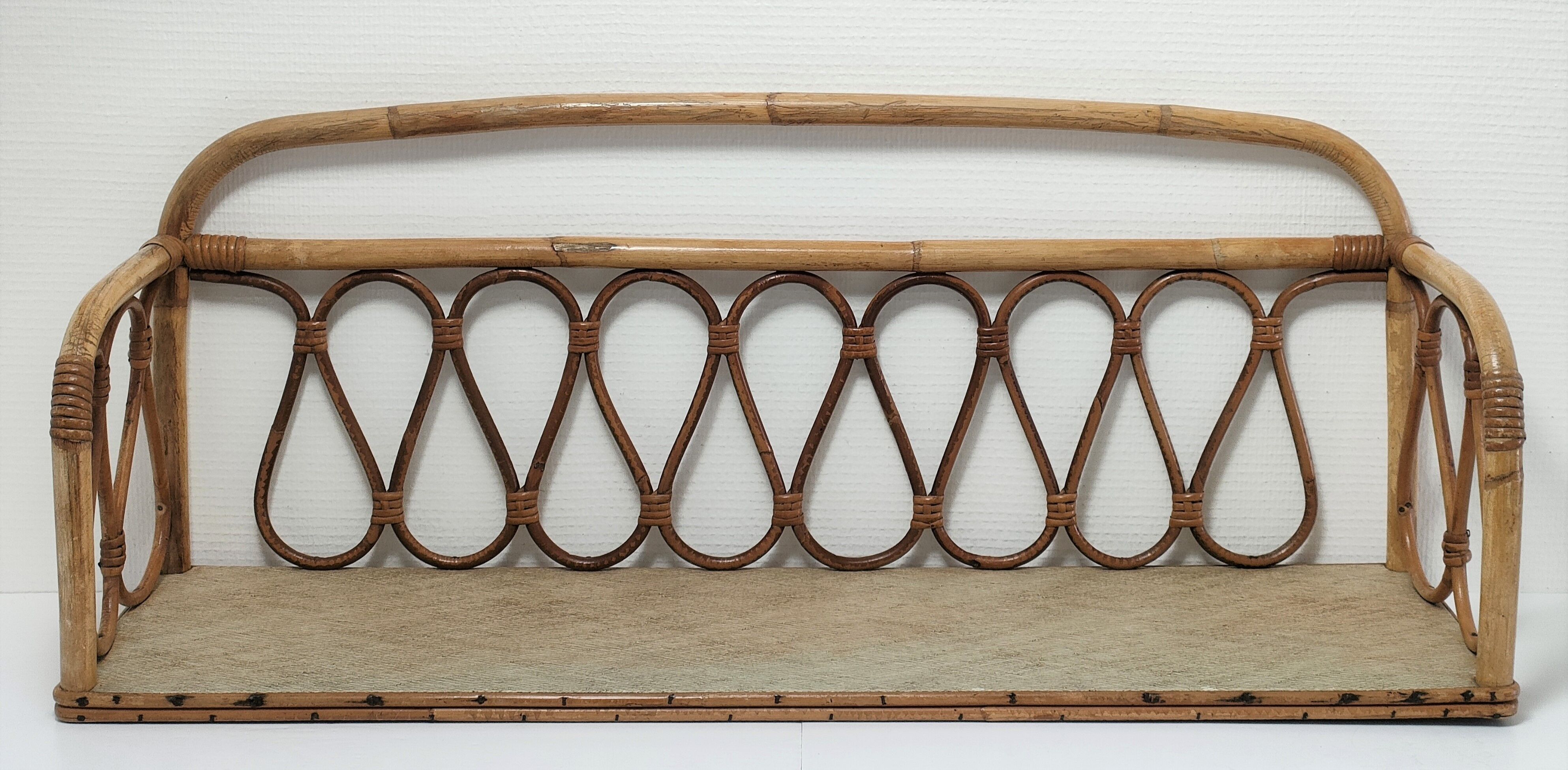 Shelf in curved bamboo and vintage rattan