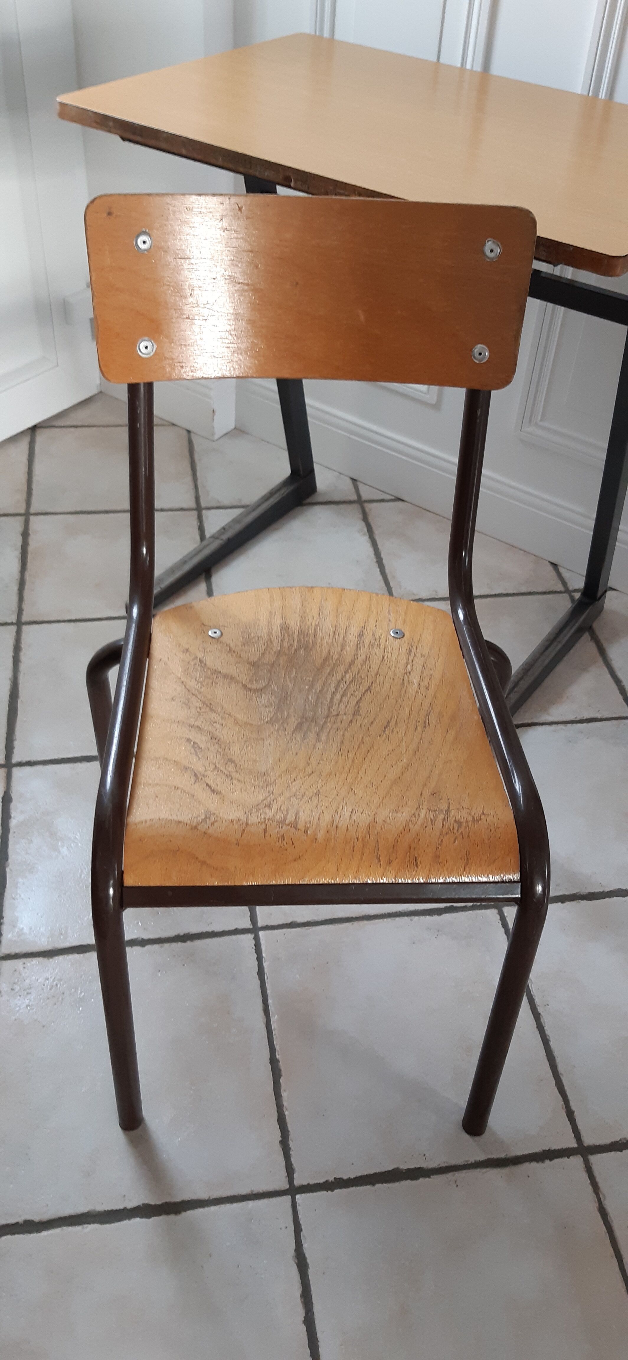 Desk and chair in school formica 60s-70s