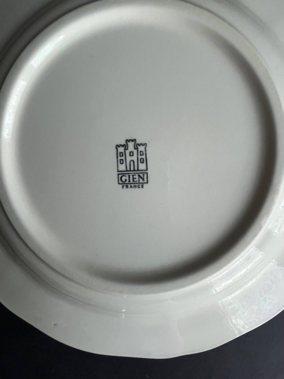 6 vintage Gien plates
