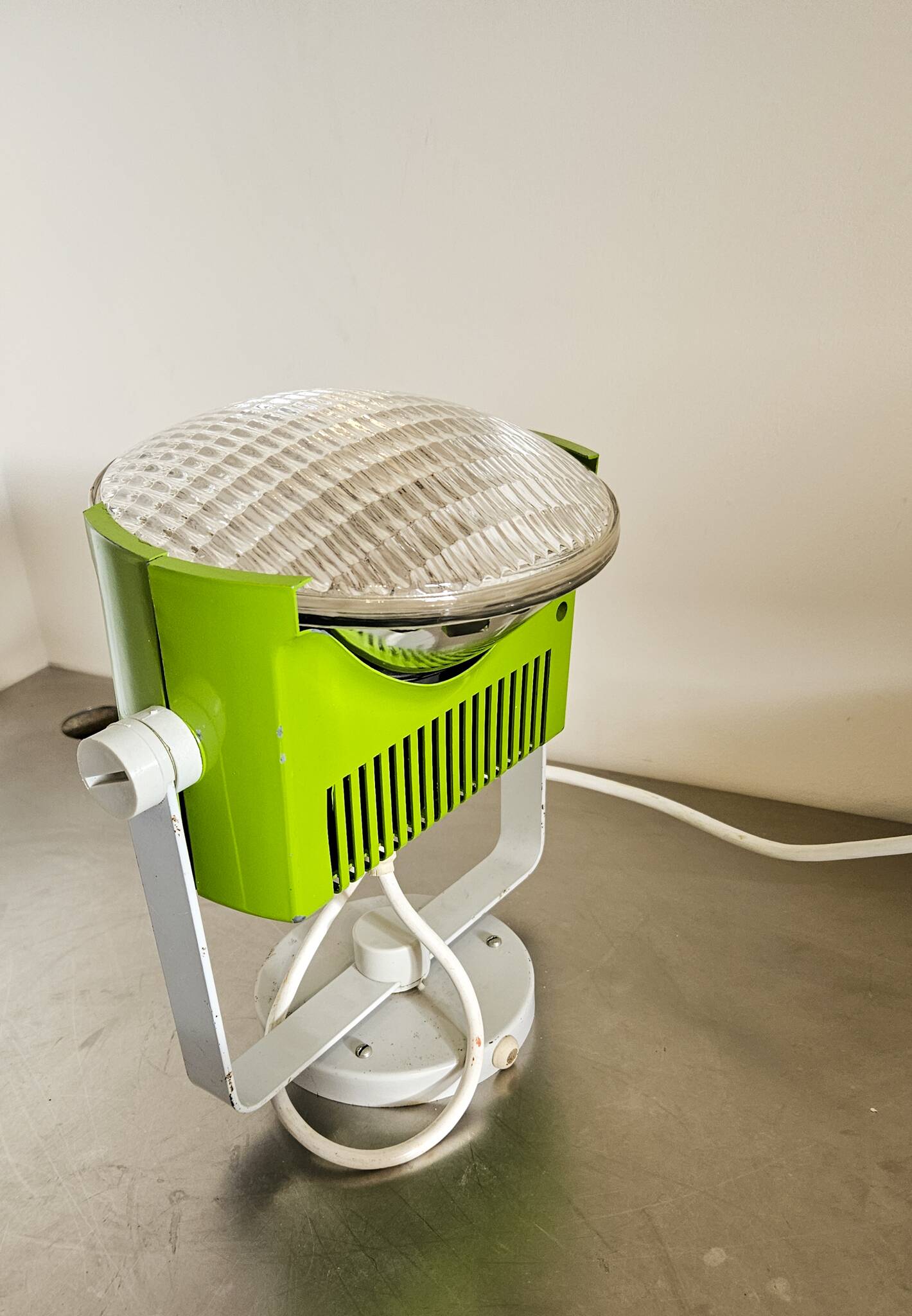 Spot vintage design 1970s apple green LITA