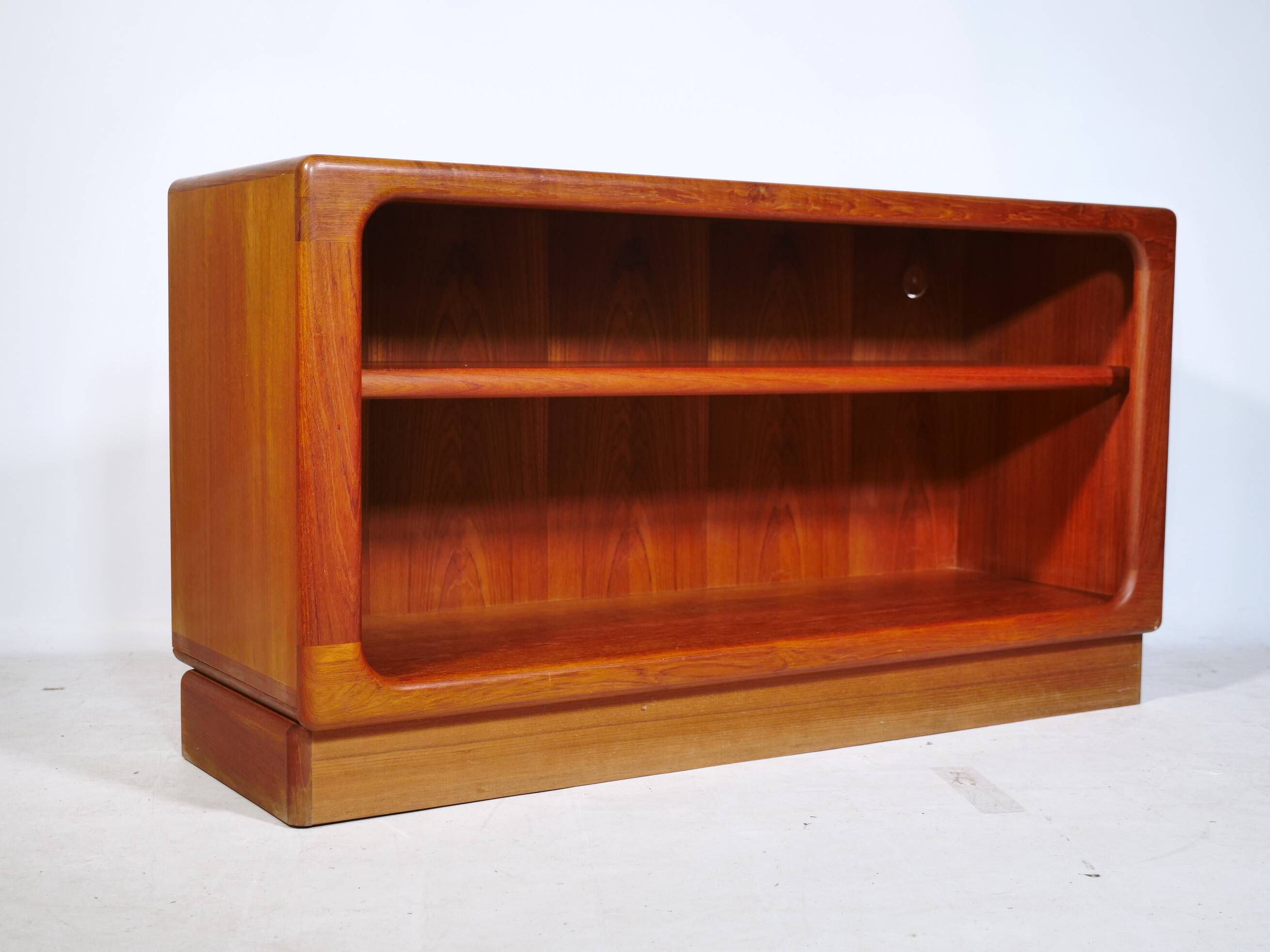 Buffet ouvert en teck des années 1960 par Dyrlund.