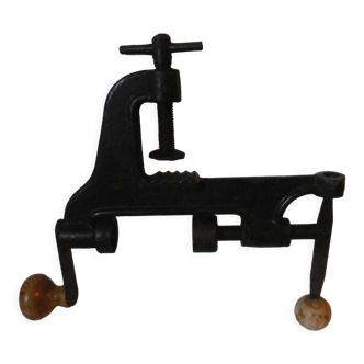Cartridge-making apparatus