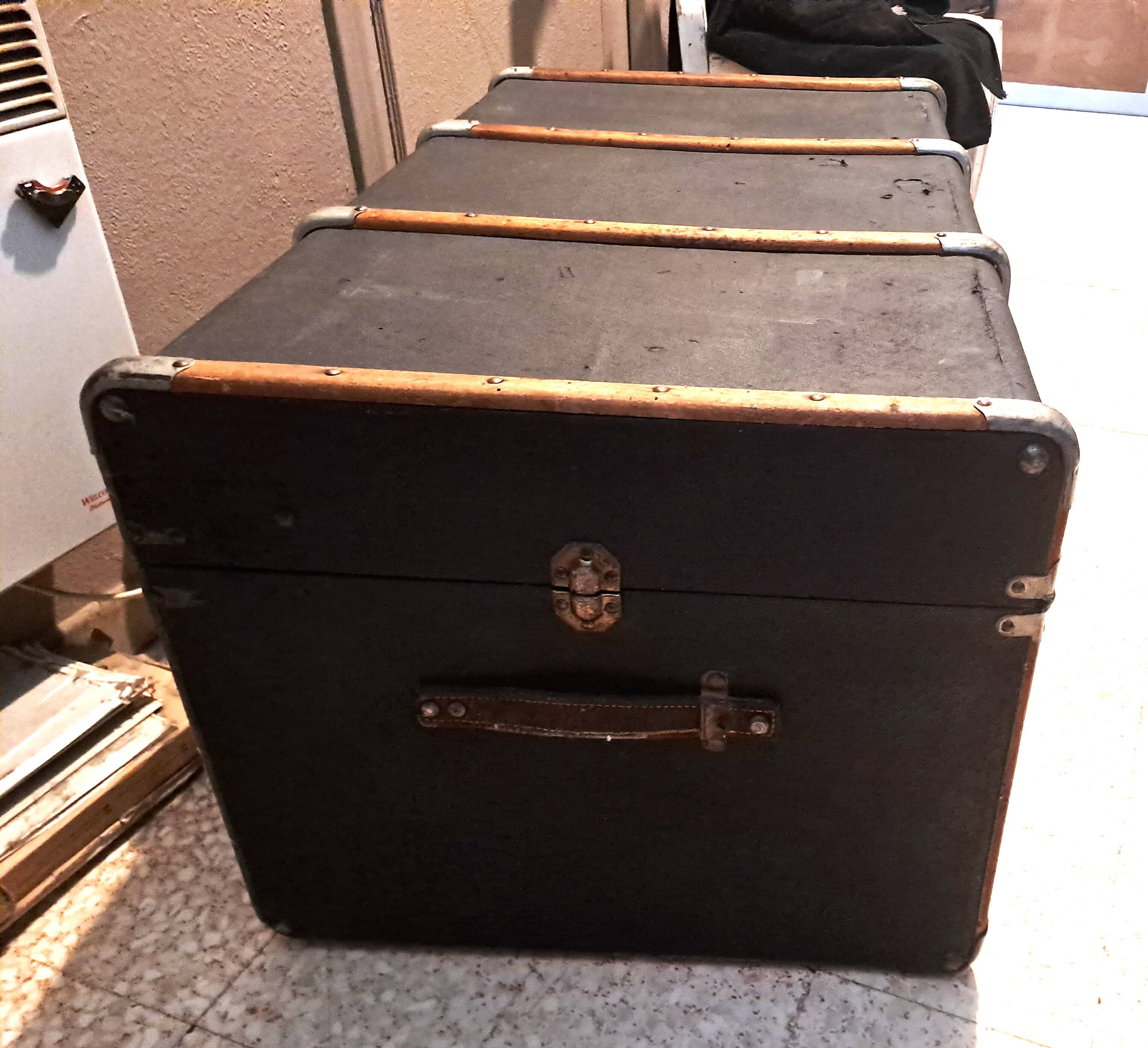 Antique vintage wooden travel trunk dating from the 1880s/1920s