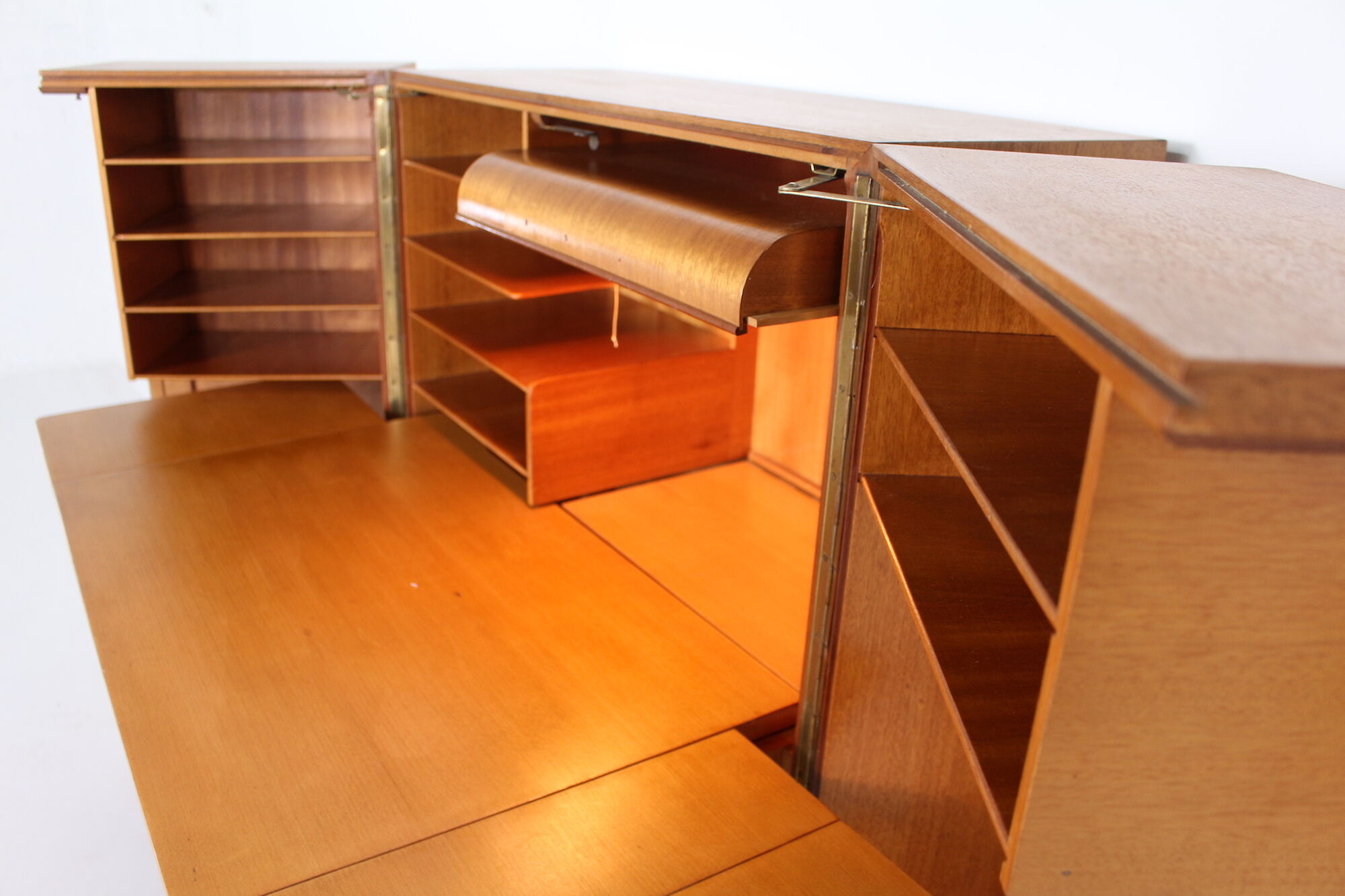 Retractable desk "Magic Box" Mummenthaler & Meier