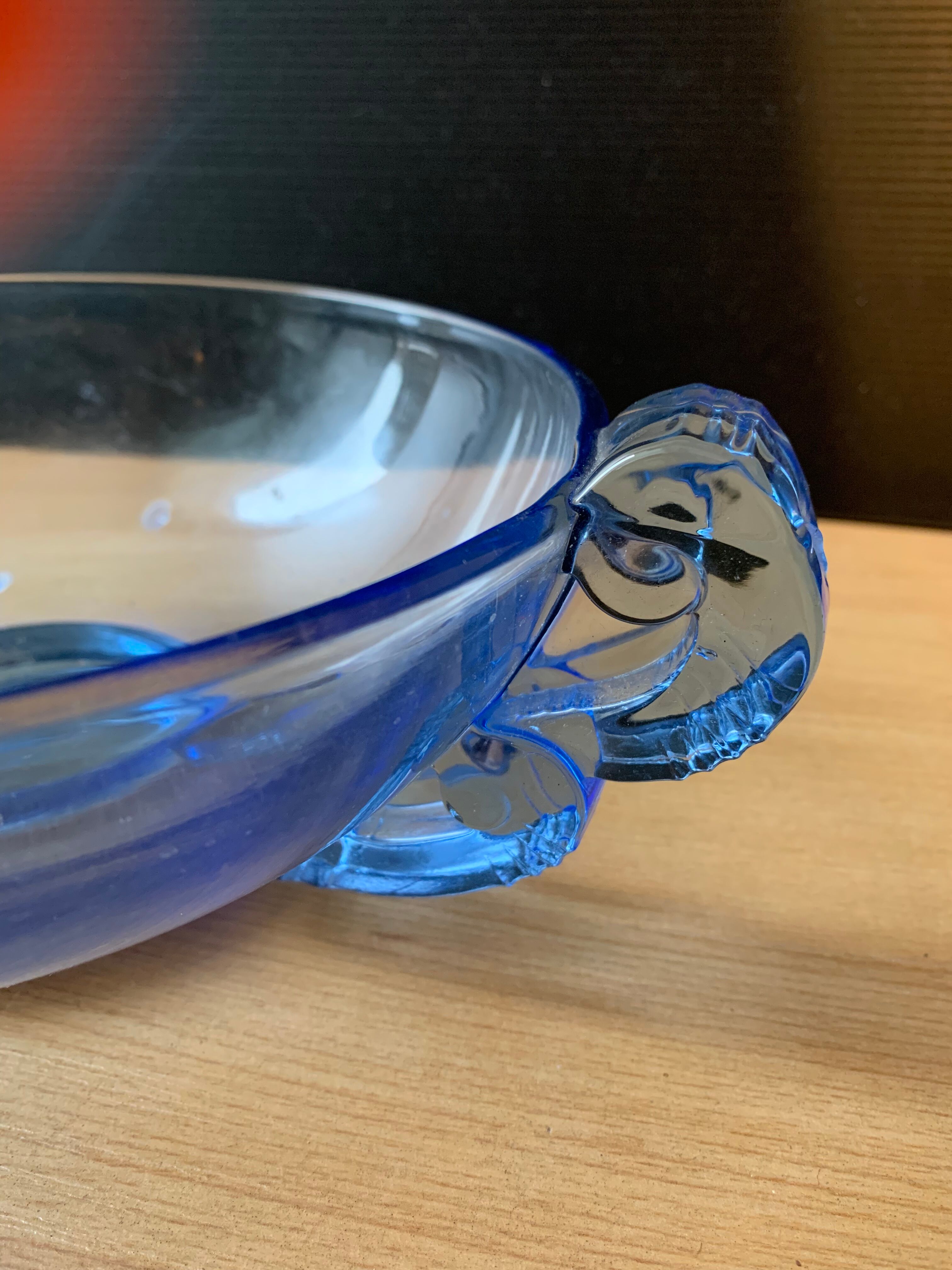 Coupe en verre bleu art deco