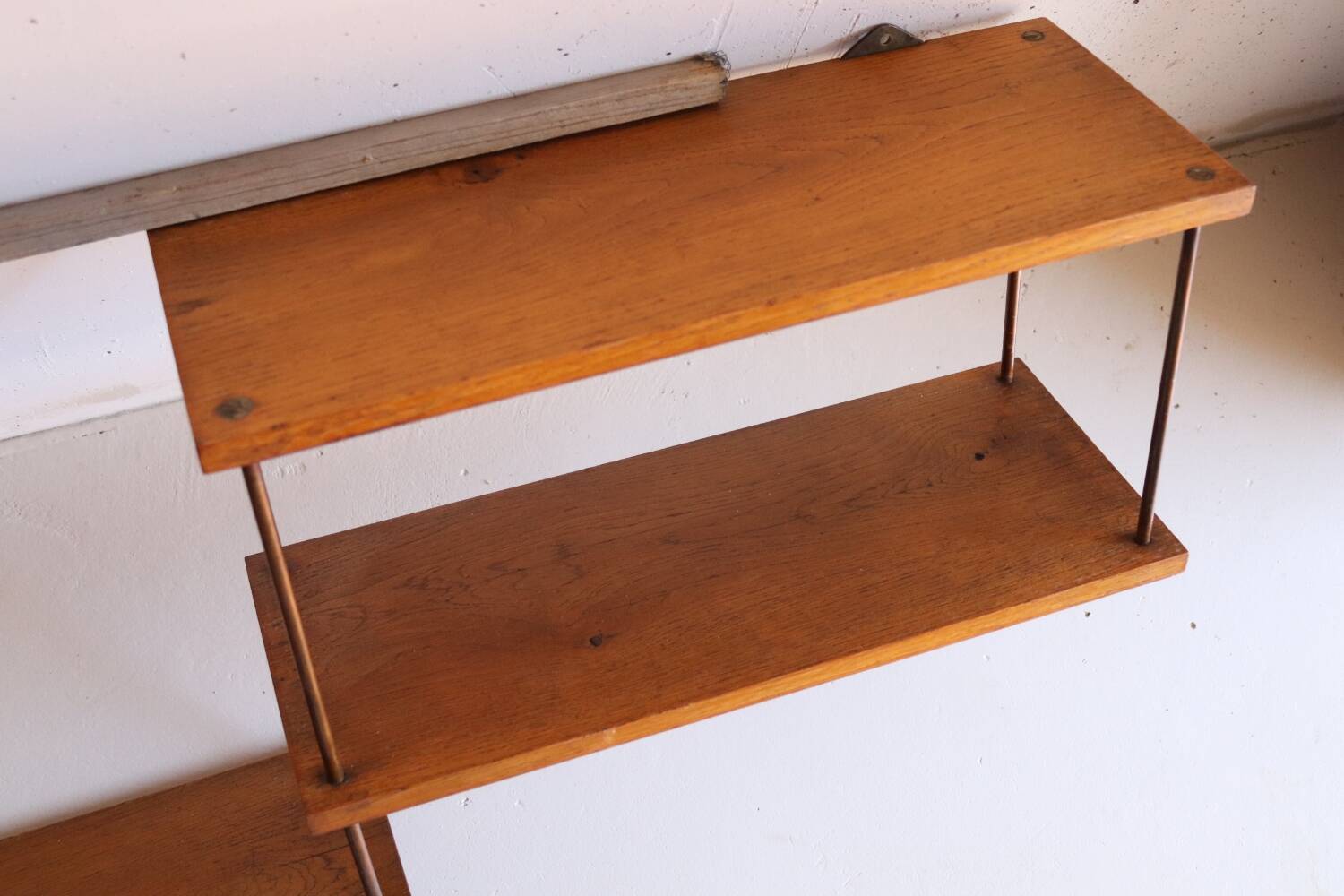 Wall shelf in oak and copper from the 50s