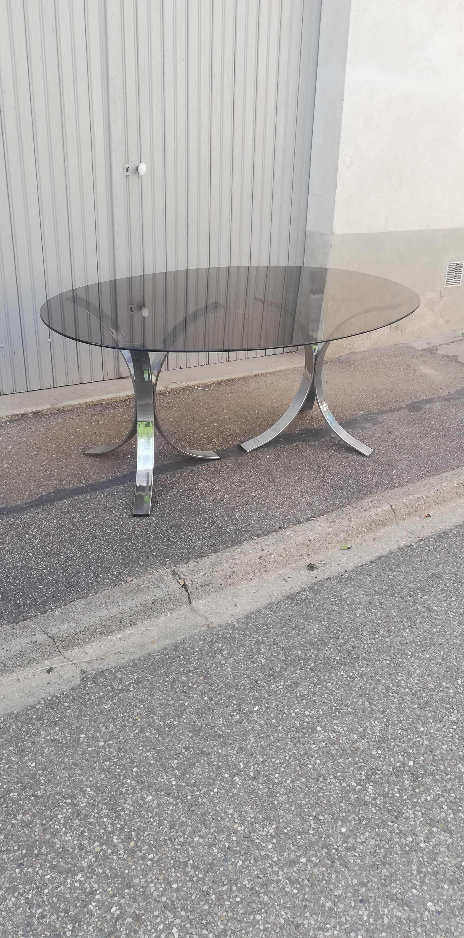 Table ovale vintage chrome et verre fumé