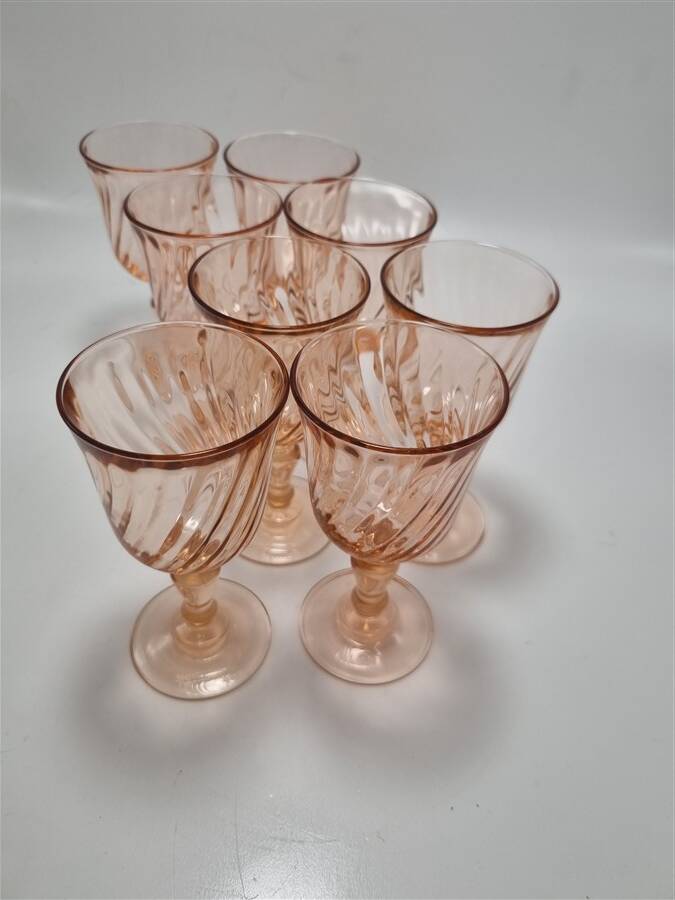 Set of 8 small Rosaline stemmed glasses