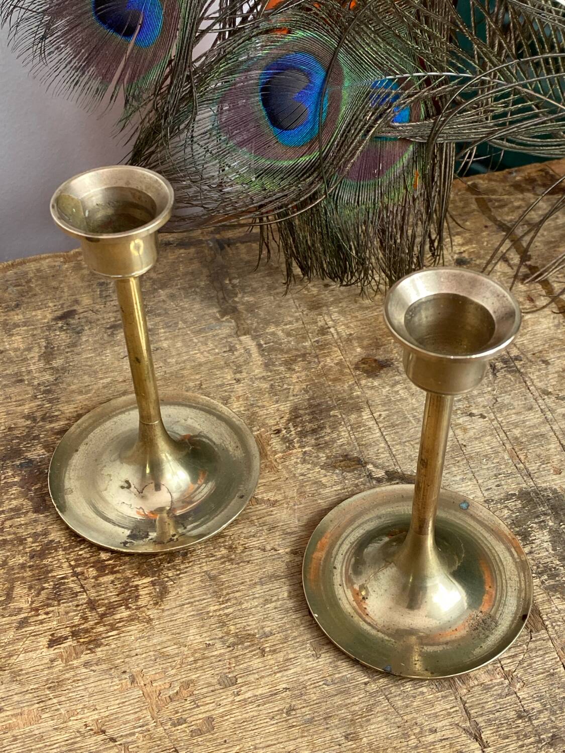 Pair of candlesticks, minimalist design in brass
