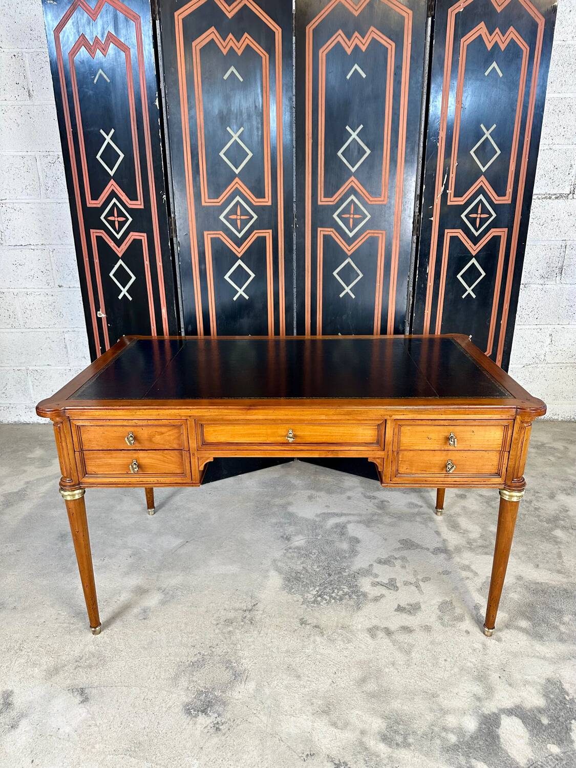 Bureau plat Louis XVI dessus cuir noir