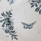 Plat de service rond terre de fer Badonviller modèle Jasmin motif fleuri papillon fin XIXème
