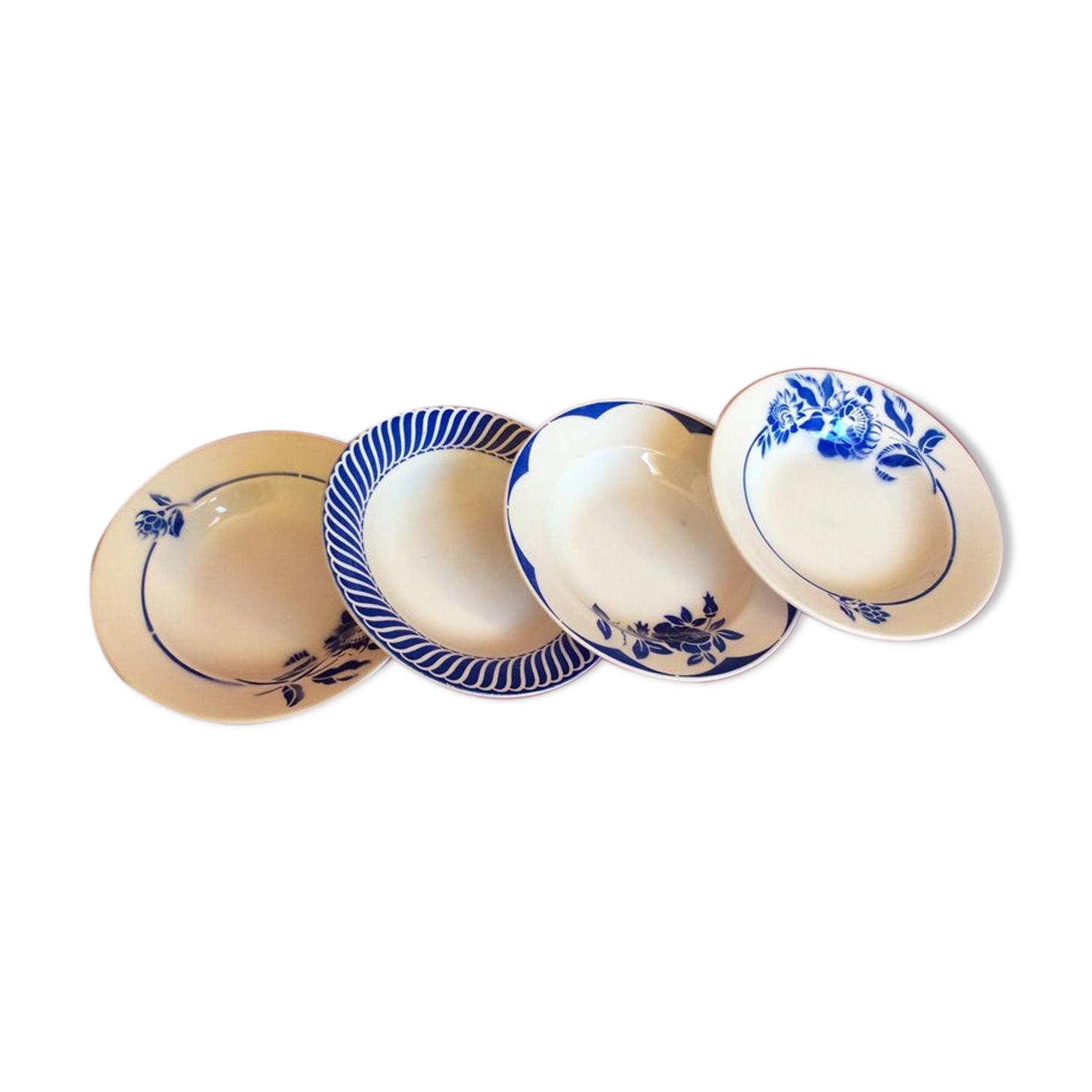 Set de 4 assiettes creuses anciennes et dépareillées de manufacture Française