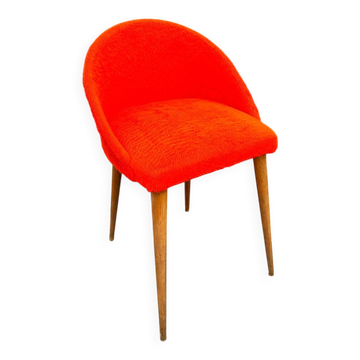 Chaise rouge fourrure