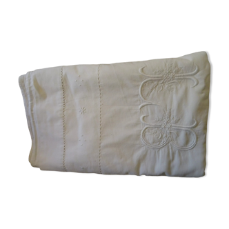 Drap brodé monogrammé LB