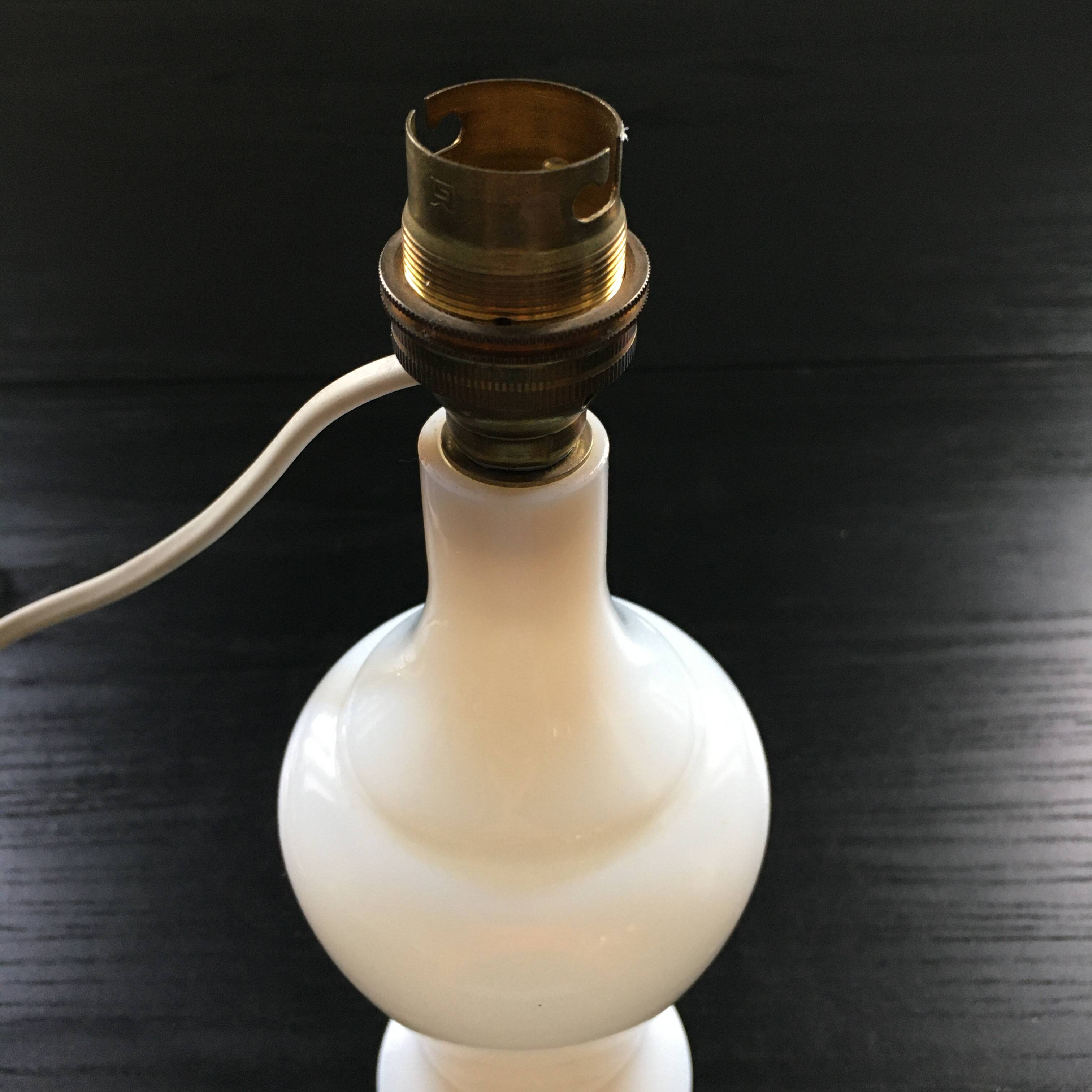 Lamp base in white opaline.