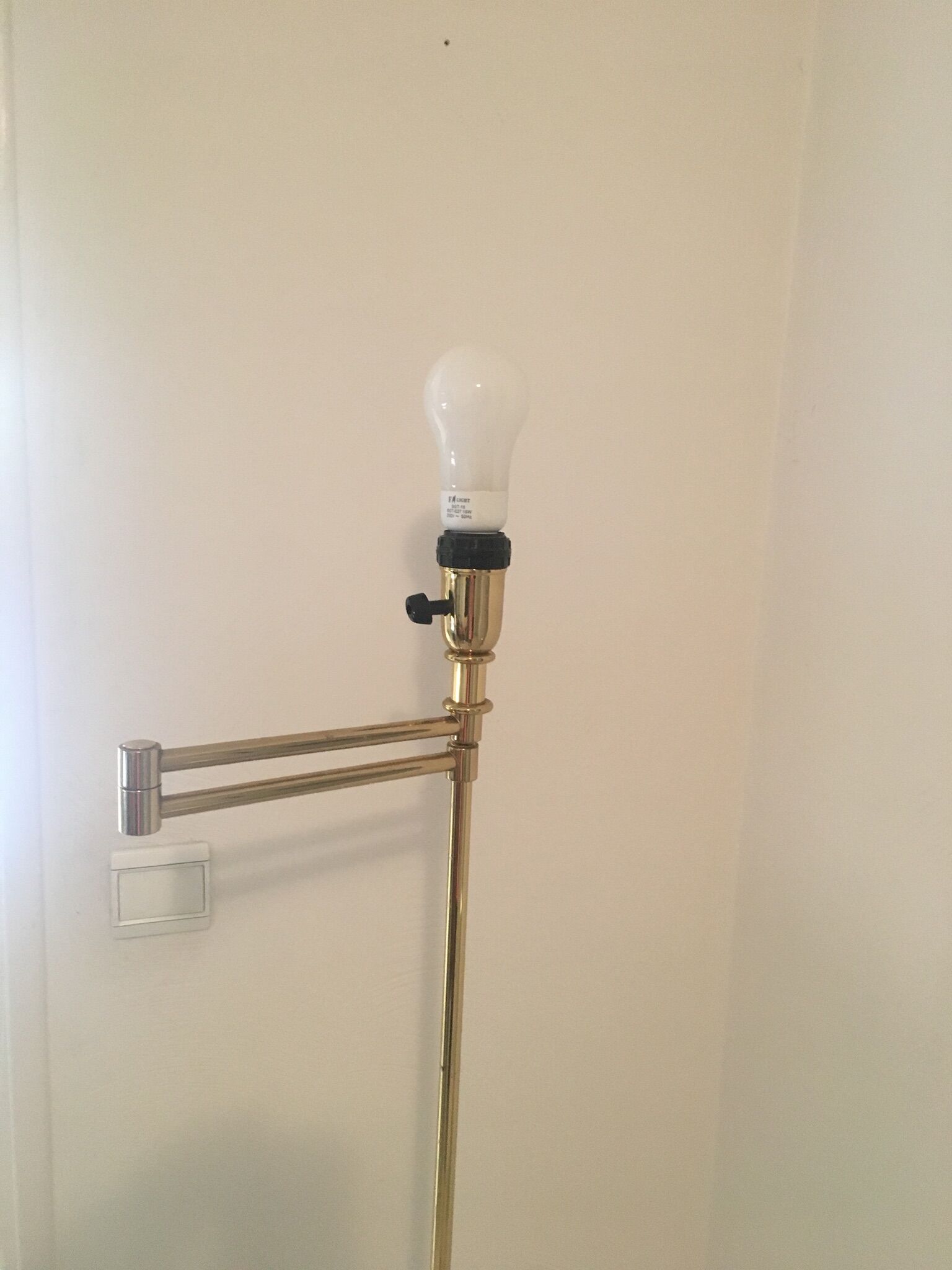 Vintage reader lamppost