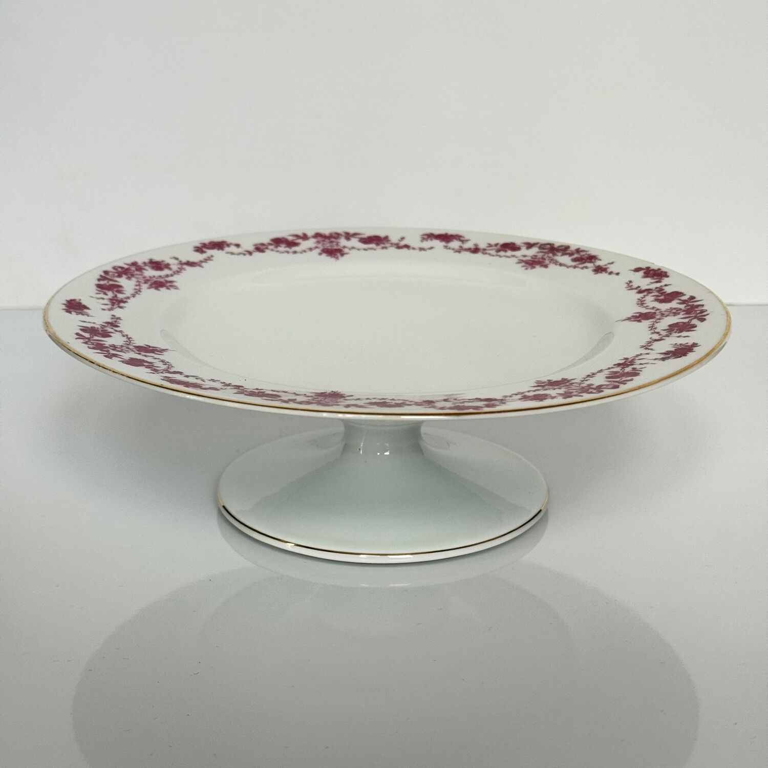 Cake stand | EPIAG | pink/purple ribbons/bows and garlands