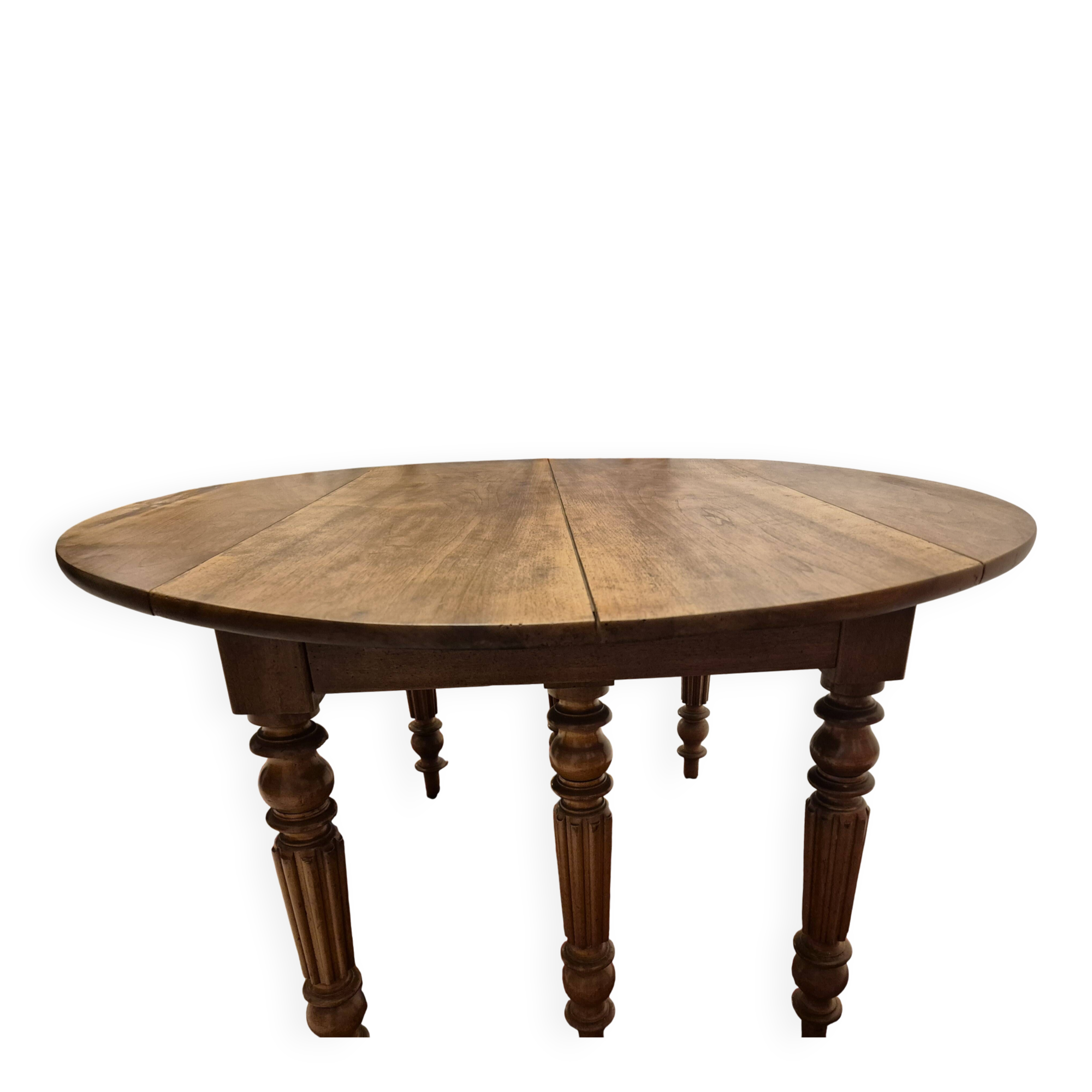 Louis Philippe round table in walnut