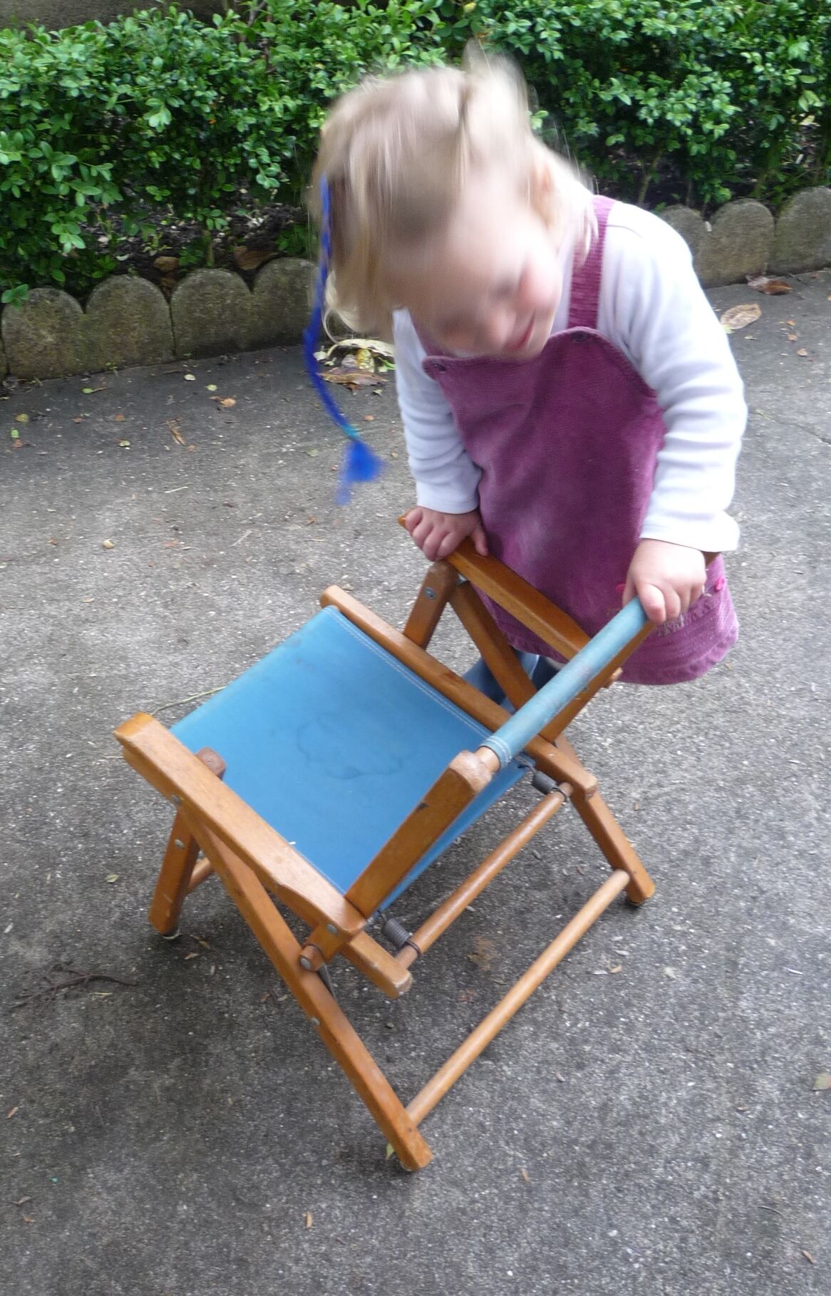 Petite chaise de jardin enfant, pliante, bois et toile, vintage 60s.