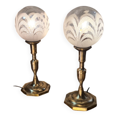 Paire lampes de chevet en laiton et globe en verre