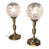 Paire lampes de chevet en laiton et globe en verre