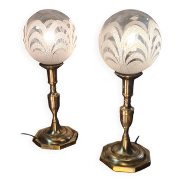 Paire lampes de chevet en laiton et globe en verre
