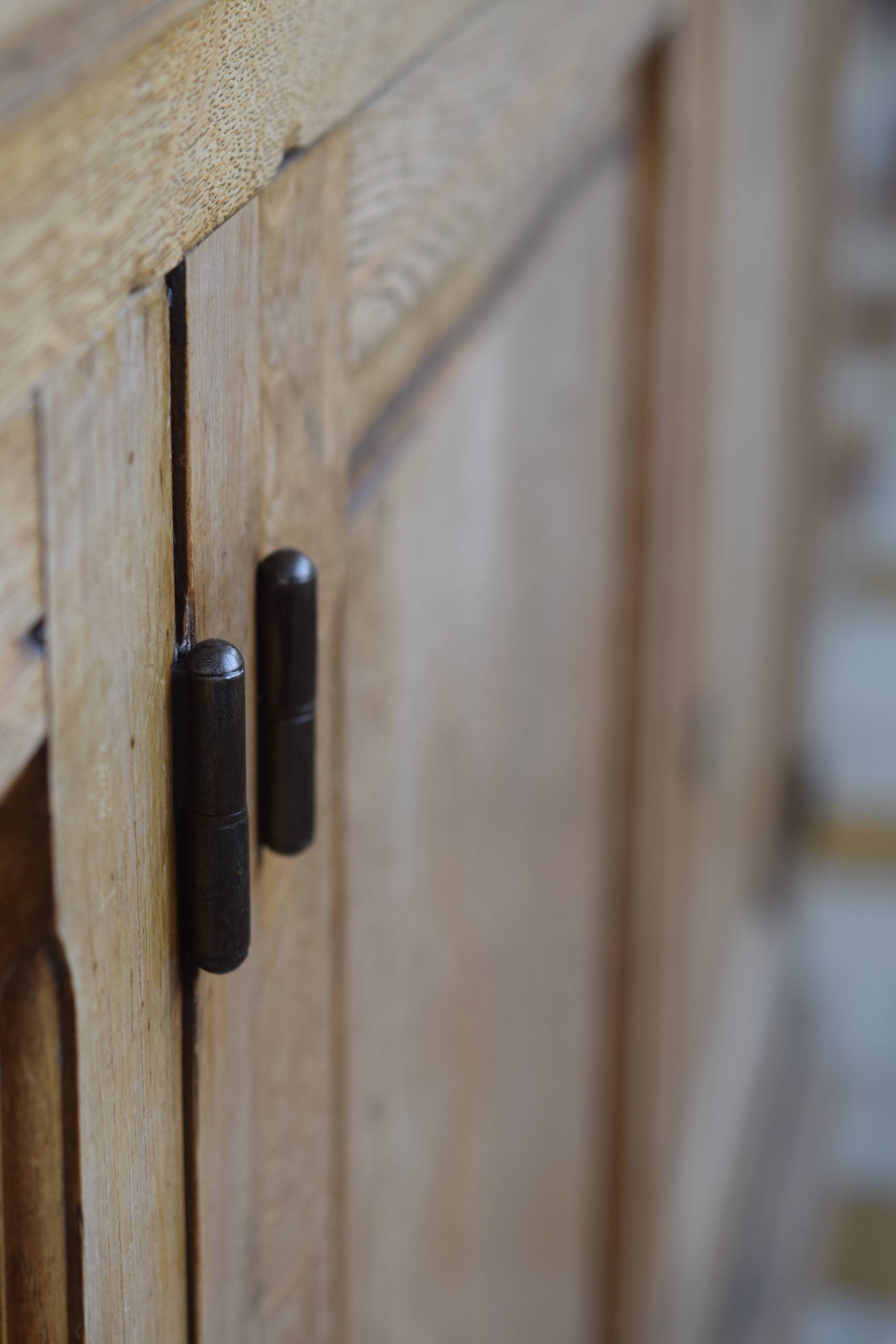 Glass library of a medical school in solid oak from the 1950s.