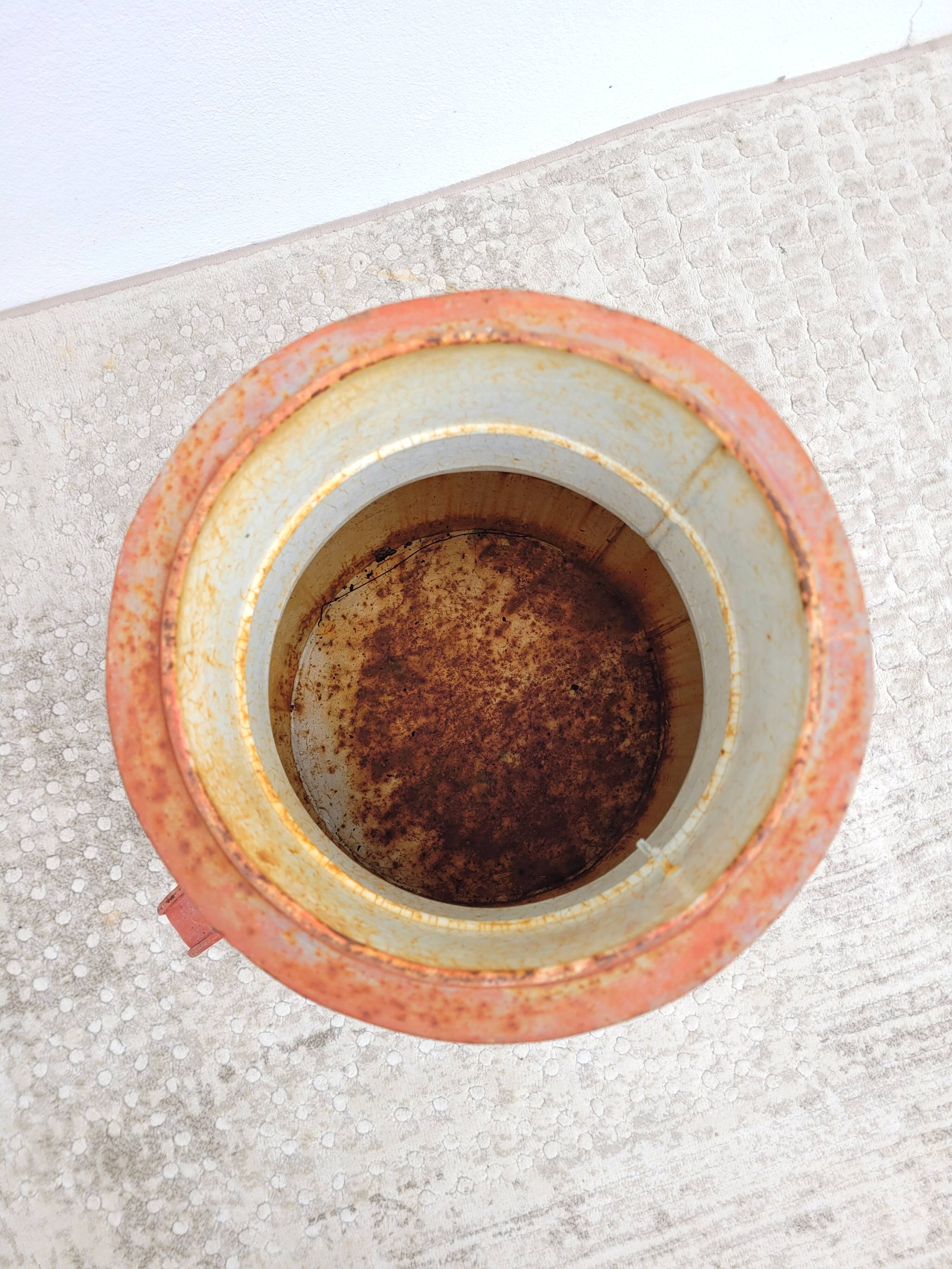 Amphora vase old enamelled sheet metal