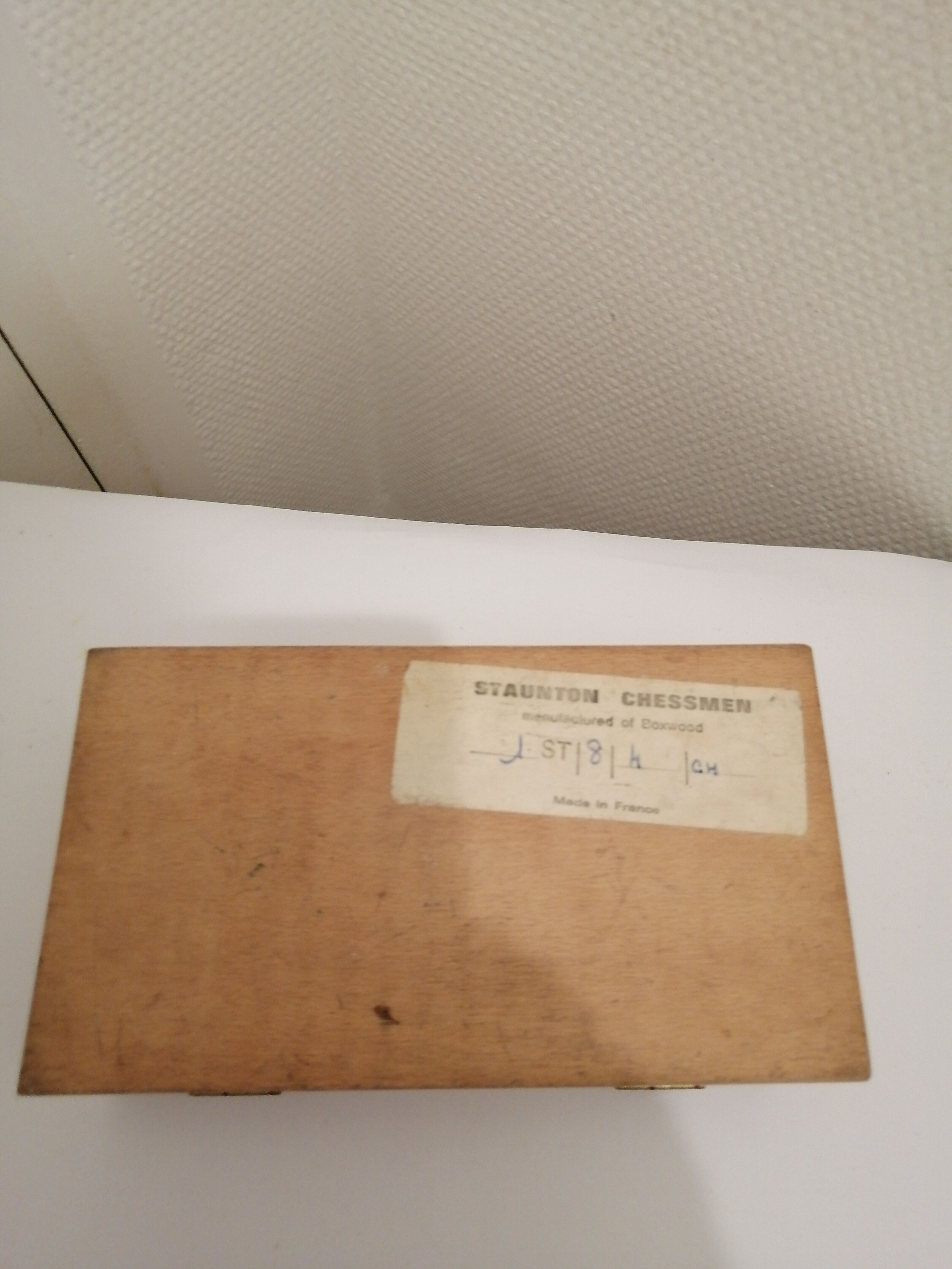 Box of 32 boxwood chess pawns