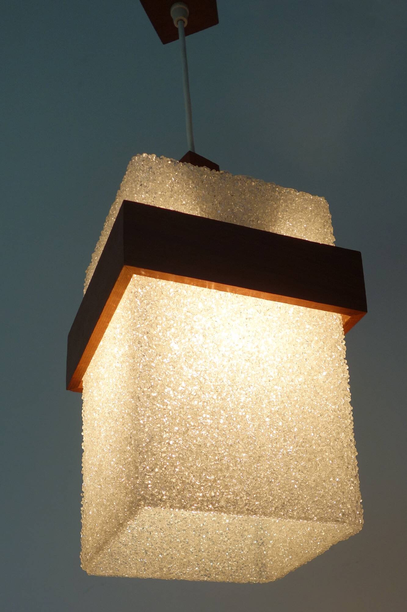 Scandinavian suspension in perspex and teak from the 60s/70s.
