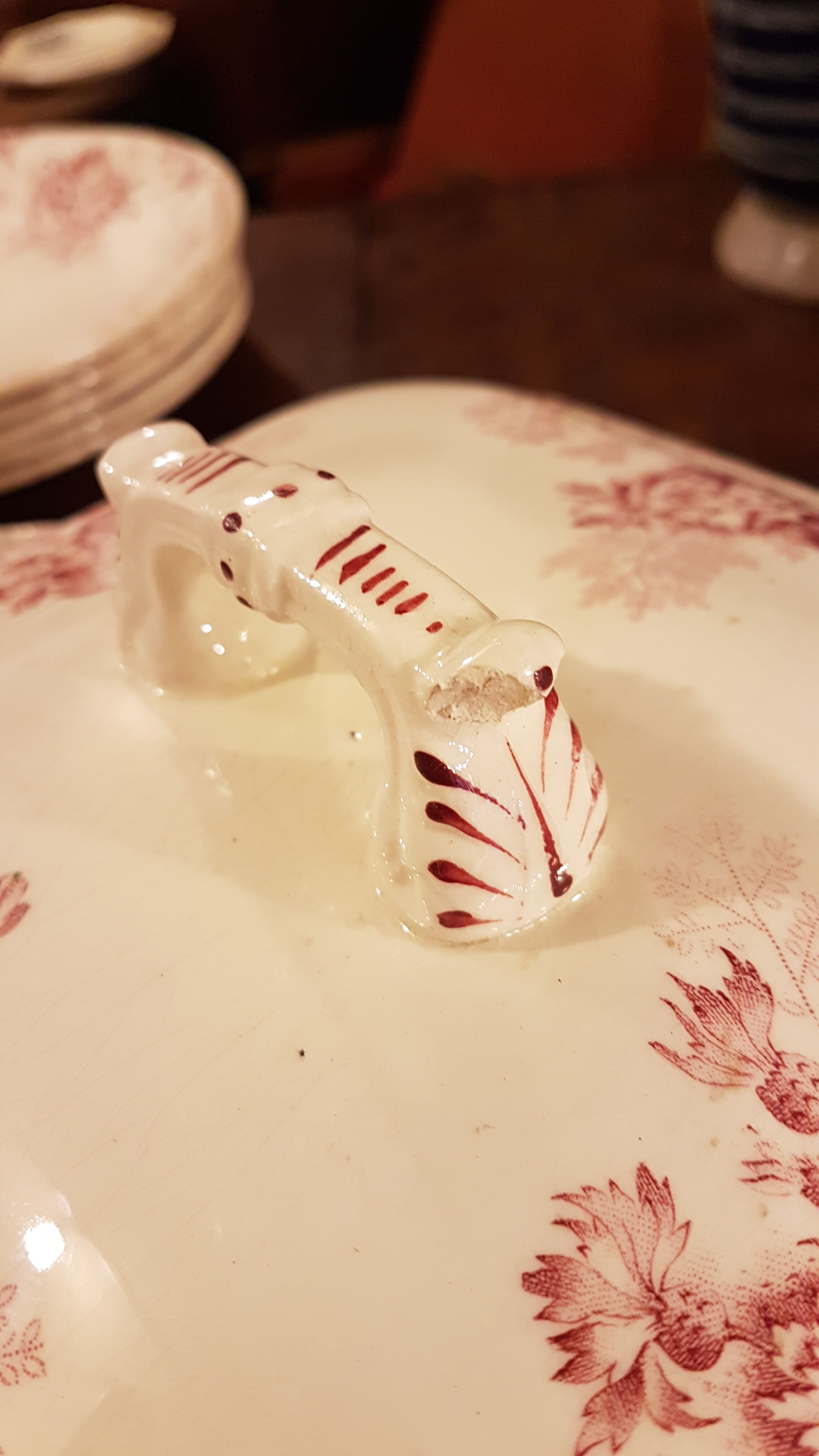 Soupière légumier en faïence à décor de fleur Choisy