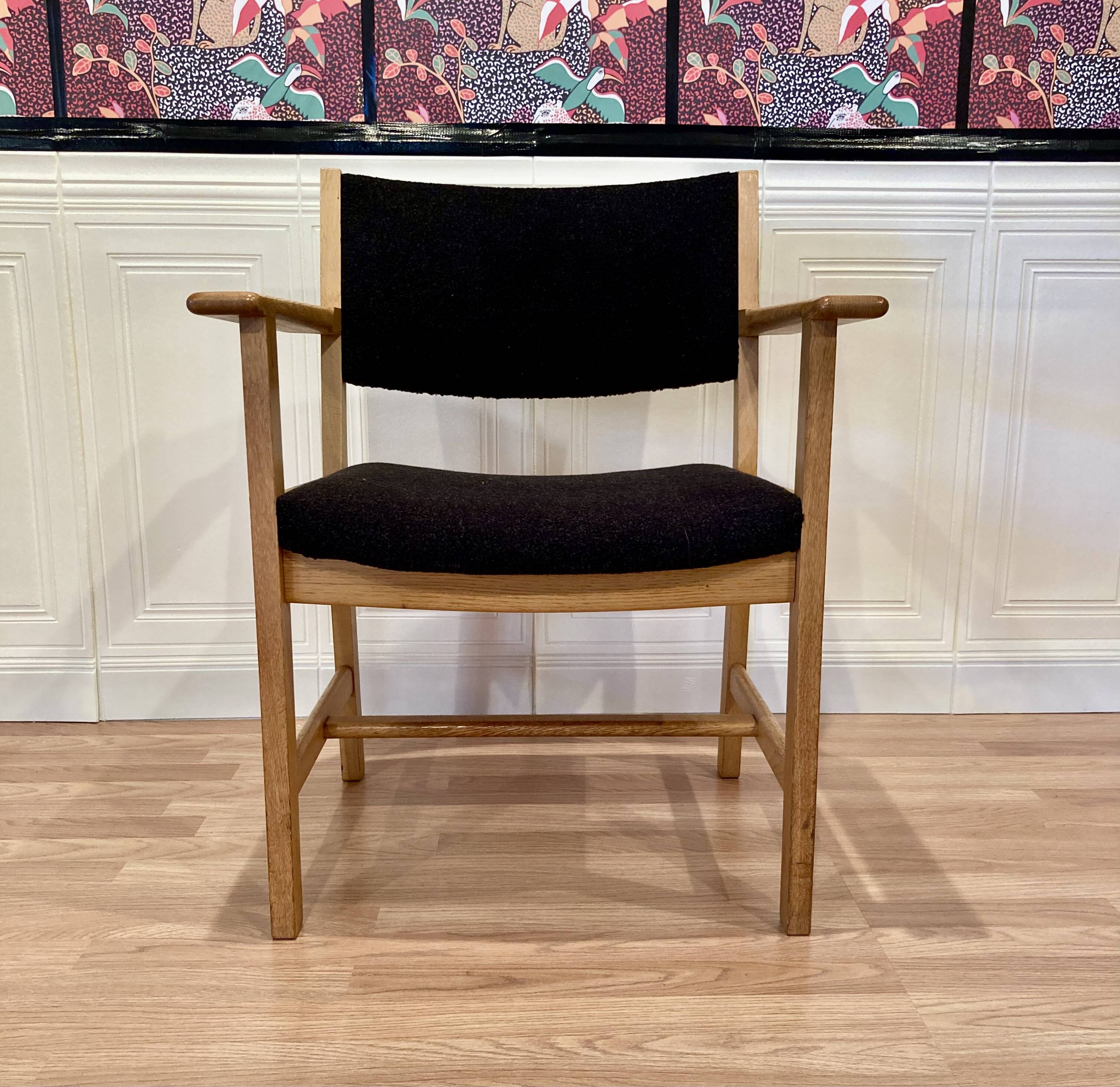 Ensemble de 4 fauteuils avec estampille "hans wegner" 1960.