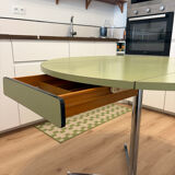 Round extendable folding Formica table with metal legs from the 50s/60s in green.