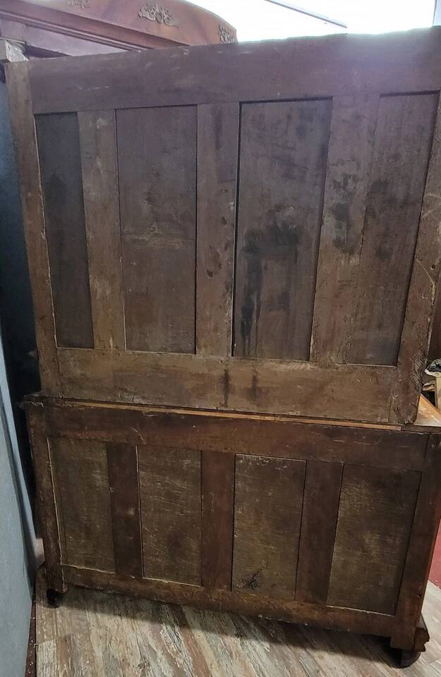 Bellifontain cabinet with 4 recessed panels, 17th century, in solid walnut