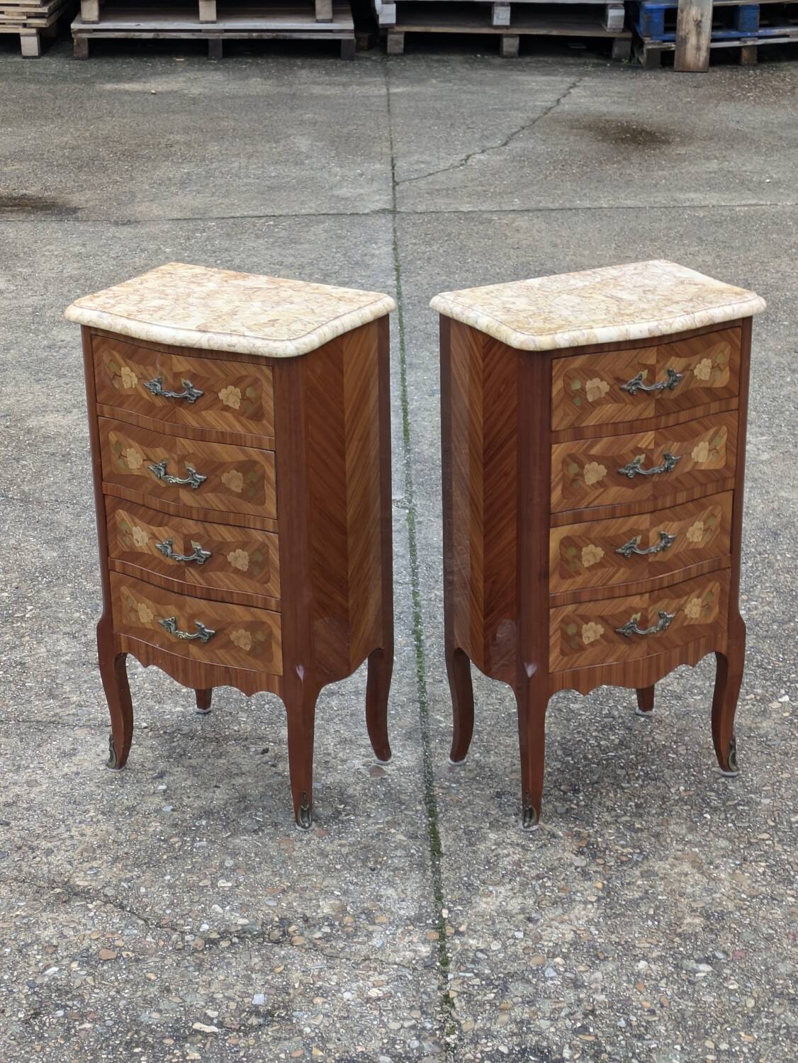 Pair of bedside tables / chest of drawers Vintage Louis XV style chest of drawers